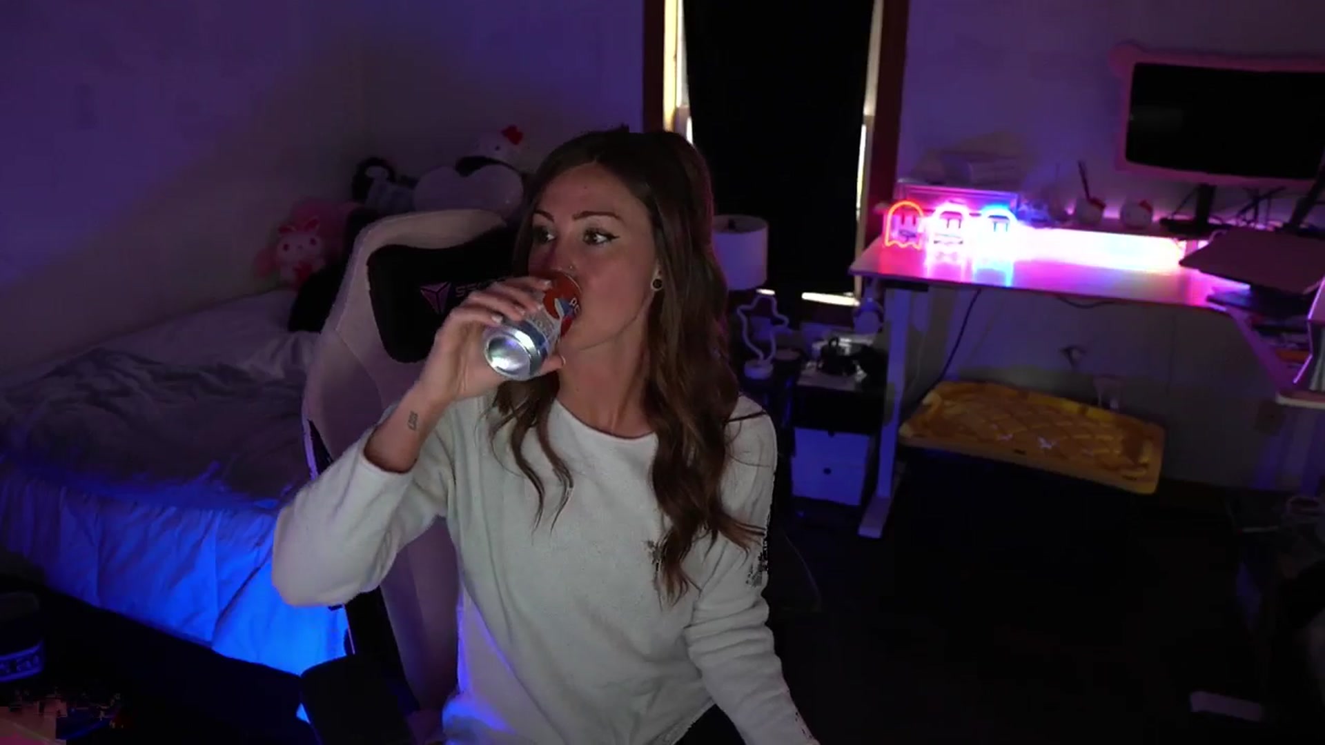 Gallery image thumbnail from ghoztgirl's myfreecams stream on, 03/25/2025, 17:48 image 14 of 20