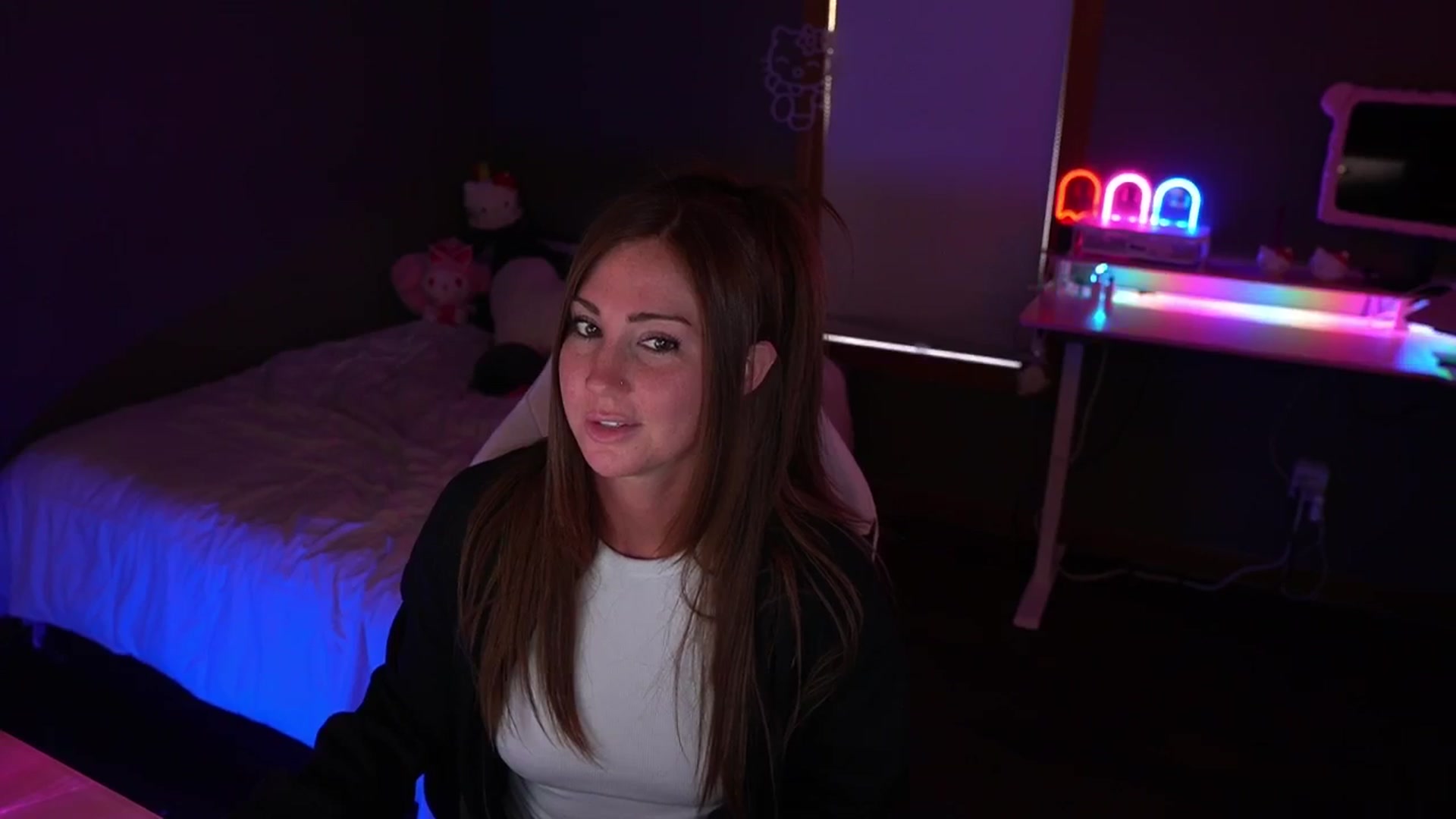 Gallery image thumbnail from ghoztgirl's myfreecams stream on, 04/01/2025, 20:15 image 14 of 20