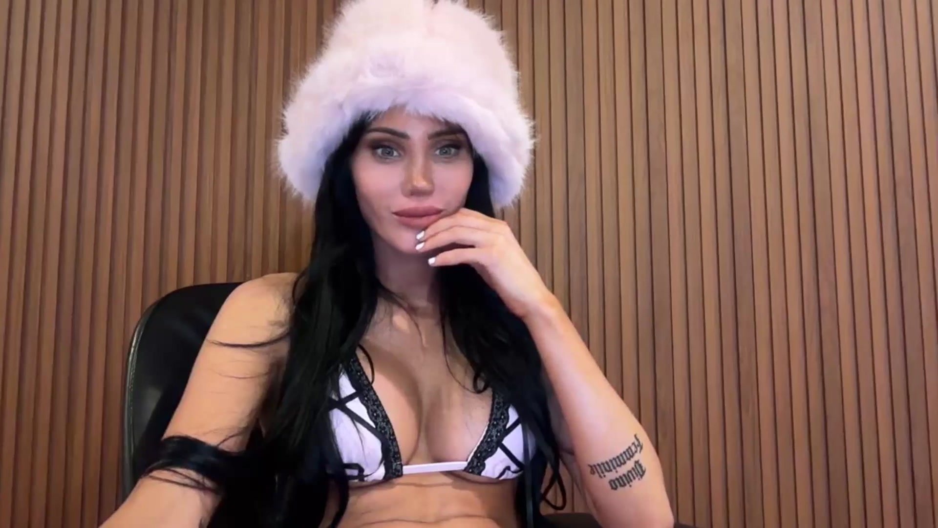 Gallery image thumbnail from giavela's myfreecams stream on, 01/02/2026, 03:46 image 15 of 20