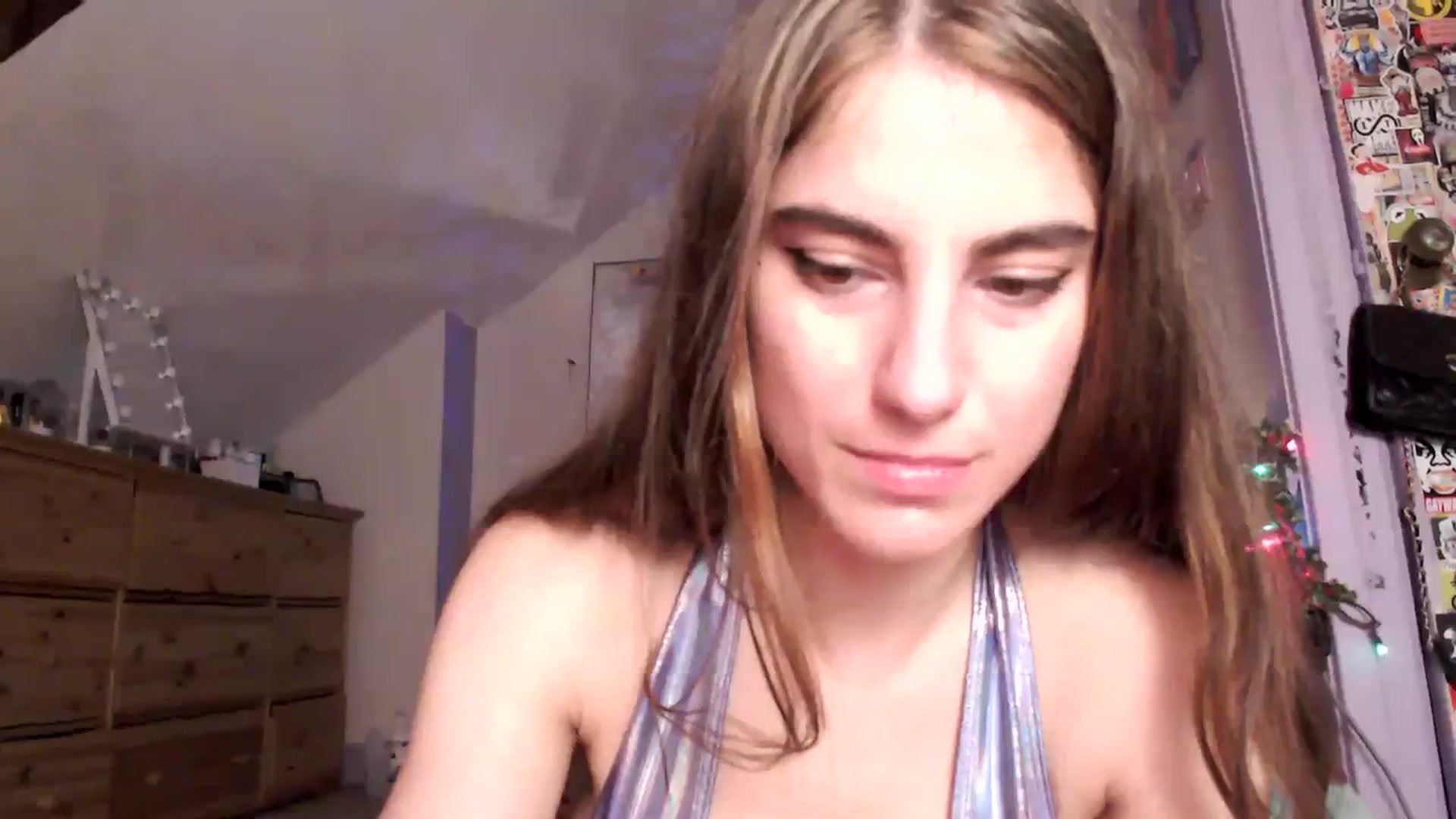 Gallery image thumbnail from giggles_'s myfreecams stream on, 12/15/2023, 10:07 image 14 of 20