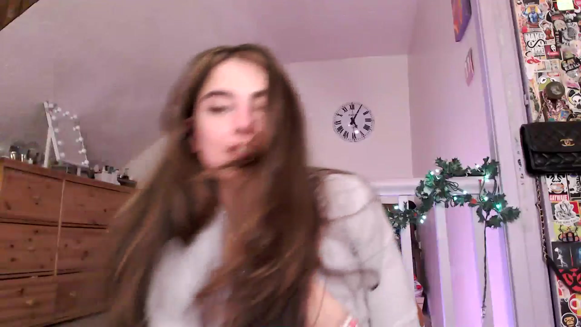 Gallery image thumbnail from giggles_'s myfreecams stream on, 12/25/2023, 11:39 image 3 of 20