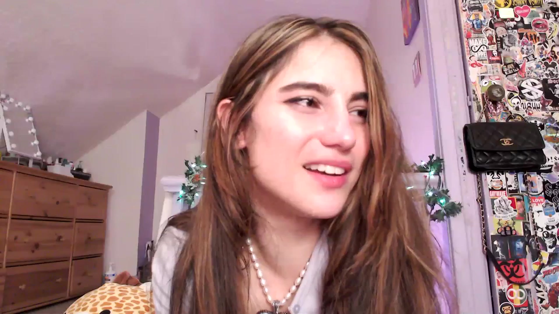 Gallery image thumbnail from giggles_'s myfreecams stream on, 12/25/2023, 11:39 image 13 of 20