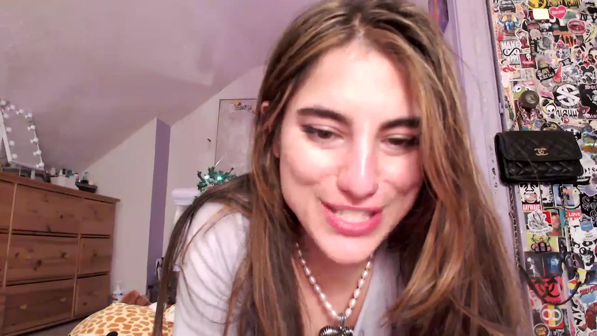 Gallery image thumbnail from giggles_'s myfreecams stream on, 12/25/2023, 11:39 image 12 of 20
