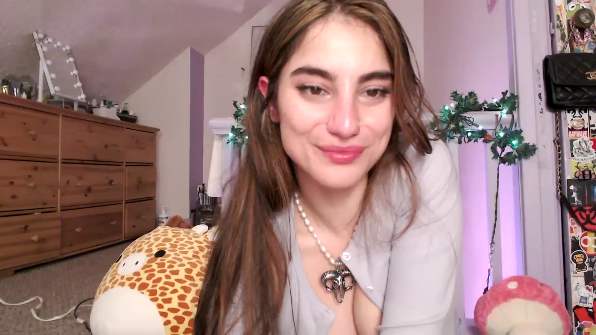Gallery image thumbnail from giggles_'s myfreecams stream on, 12/25/2023, 11:39 image 1 of 20
