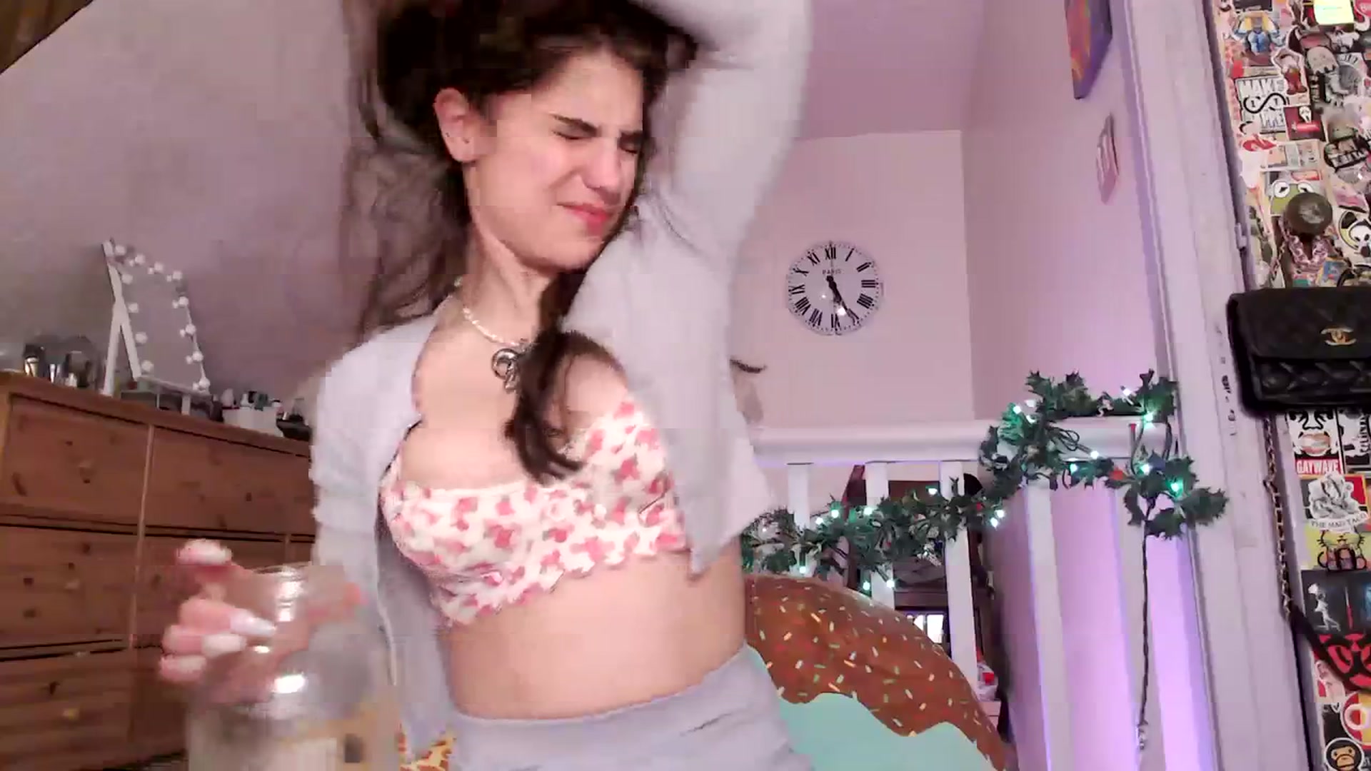 Gallery image thumbnail from giggles_'s myfreecams stream on, 12/25/2023, 11:39 image 7 of 20