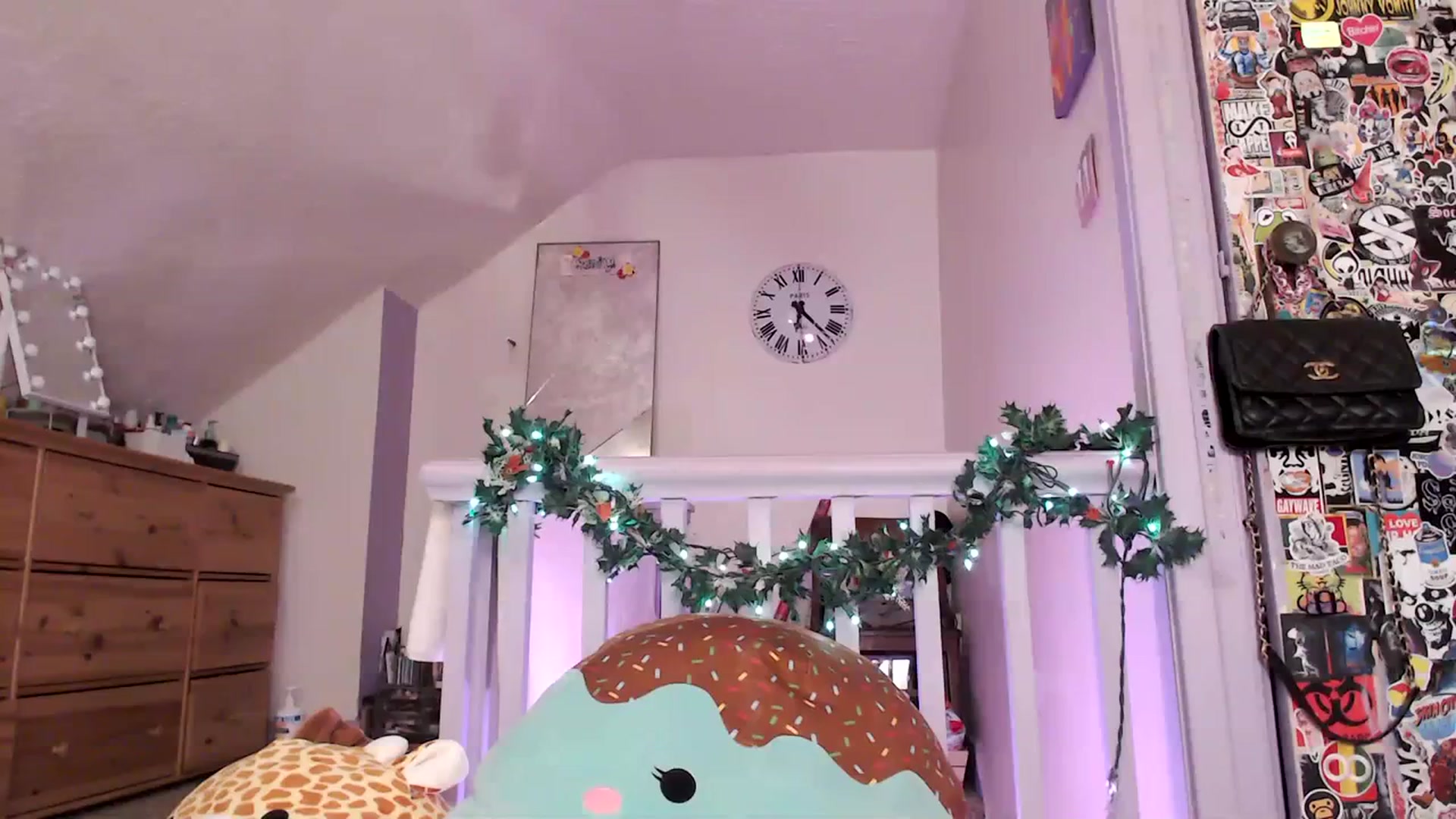 Gallery image thumbnail from giggles_'s myfreecams stream on, 12/25/2023, 11:39 image 18 of 20