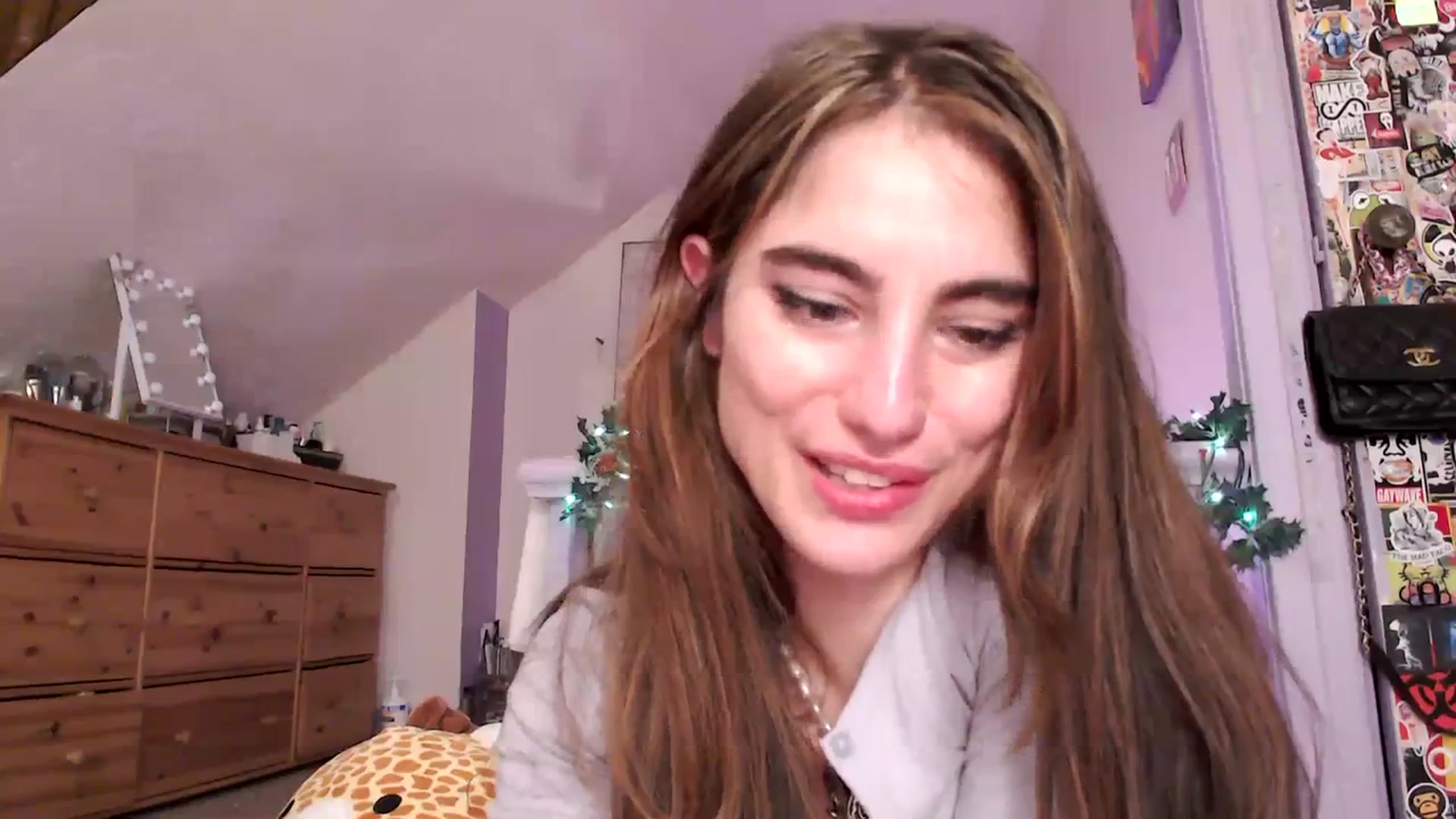 Gallery image thumbnail from giggles_'s myfreecams stream on, 12/25/2023, 11:39 image 6 of 20