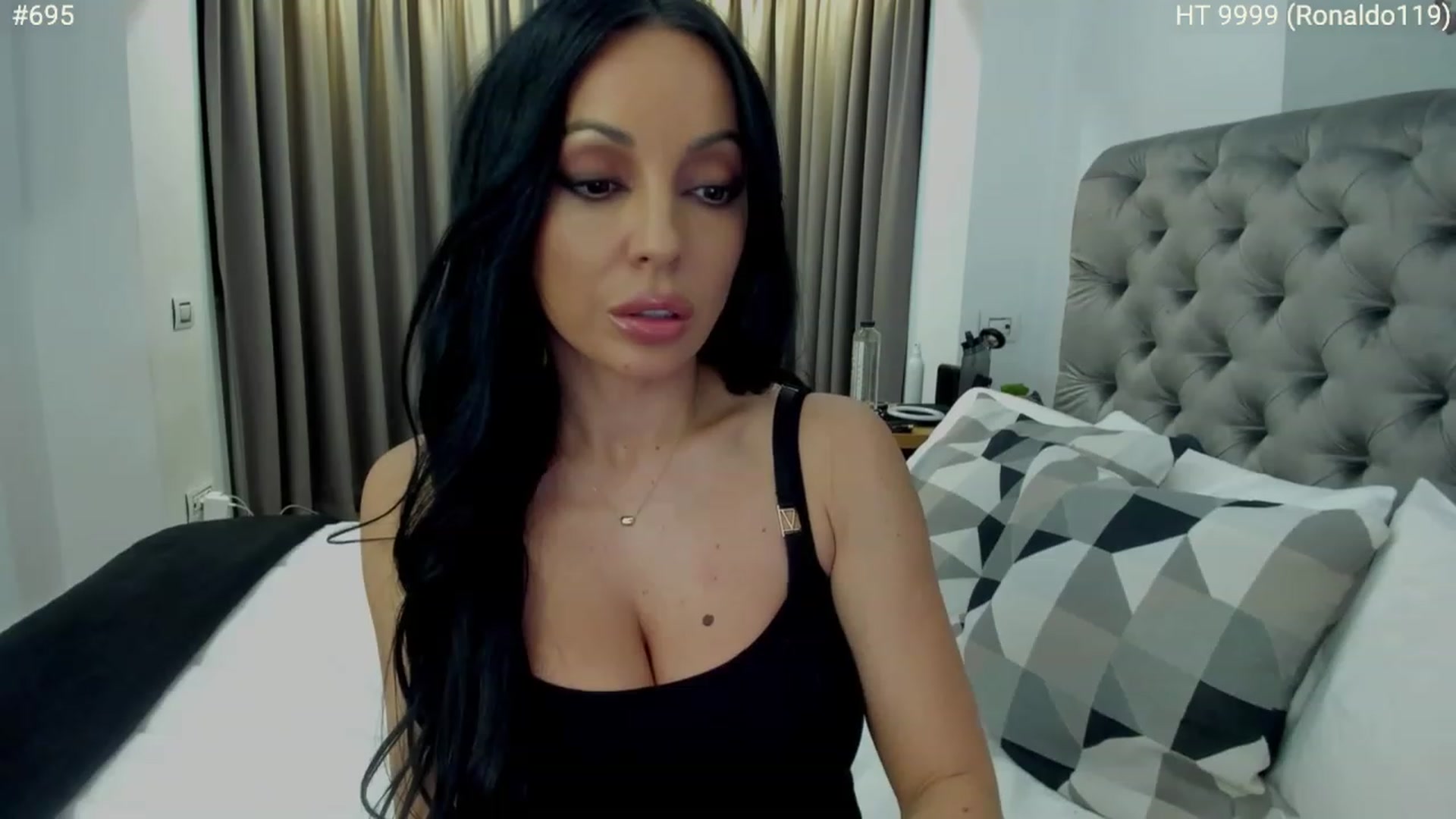 Gallery image thumbnail from girlboss's myfreecams stream on, 02/13/2023, 19:11 image 10 of 20