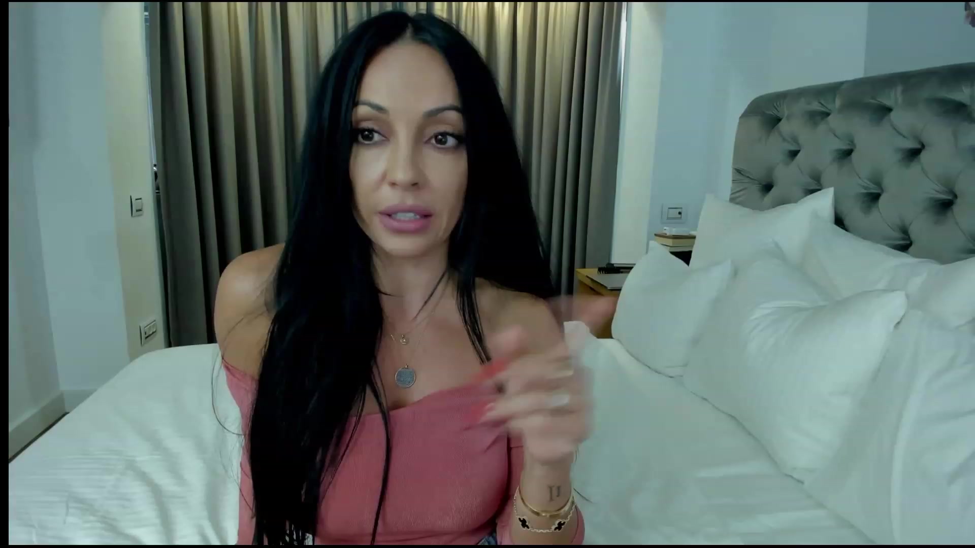 Gallery image thumbnail from girlboss's myfreecams stream on, 06/13/2023, 15:40 image 3 of 20