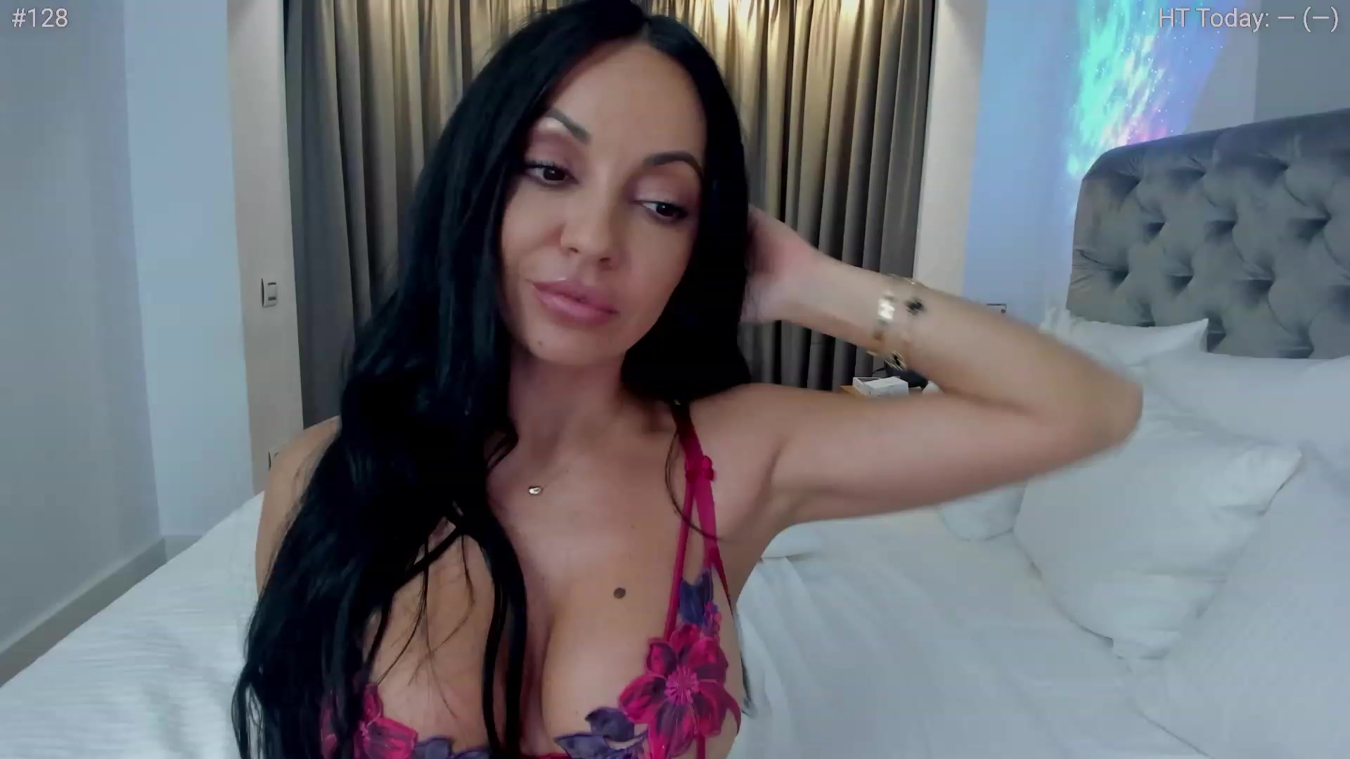 Gallery image thumbnail from girlboss's myfreecams stream on, 12/28/2023, 18:41 image 16 of 20
