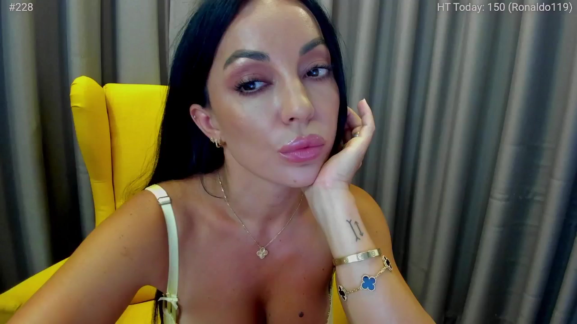 Gallery image thumbnail from girlboss's myfreecams stream on, 08/22/2024, 06:40 image 19 of 20