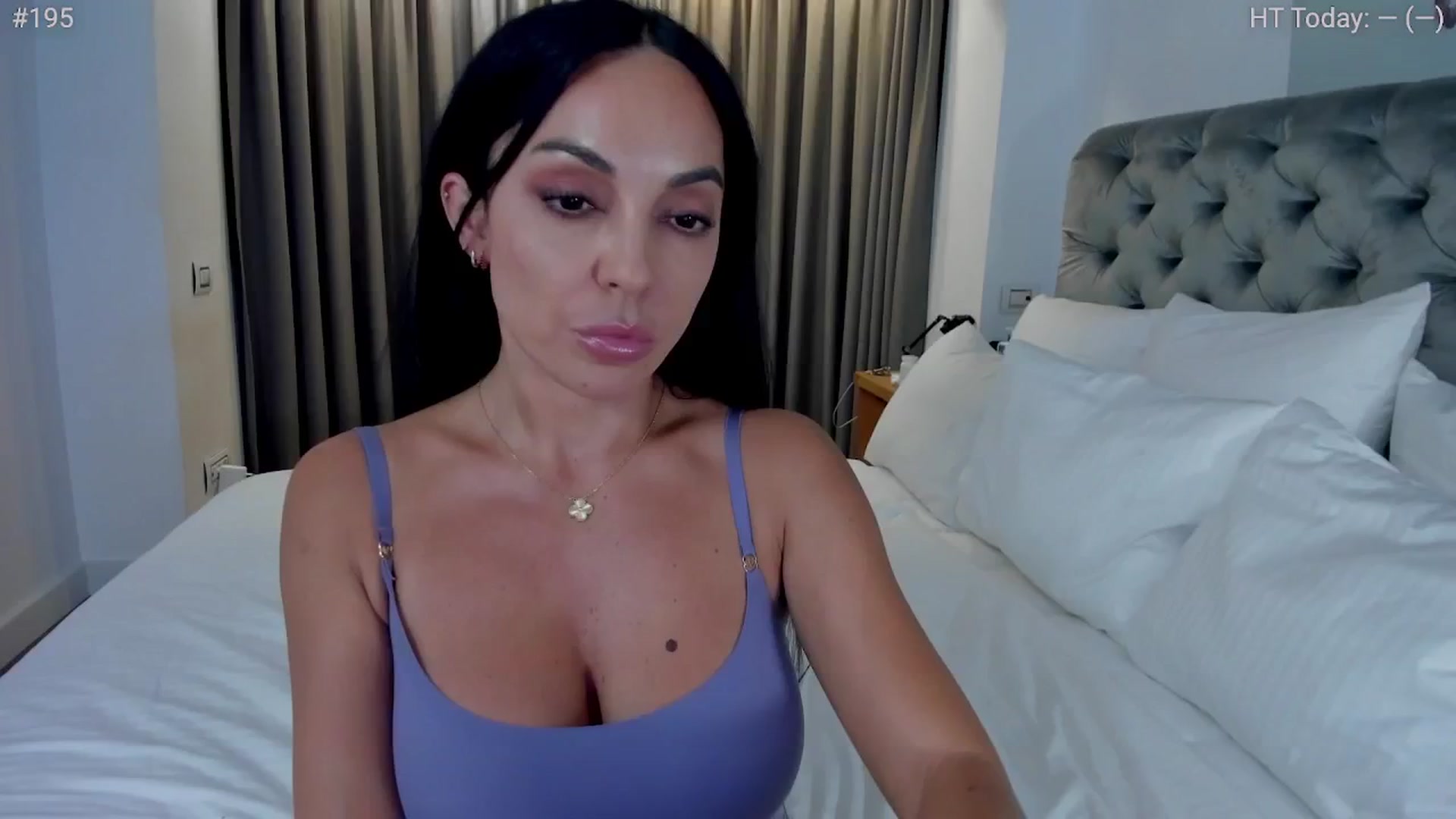 Gallery image thumbnail from girlboss's myfreecams stream on, 10/28/2024, 18:42 image 12 of 20