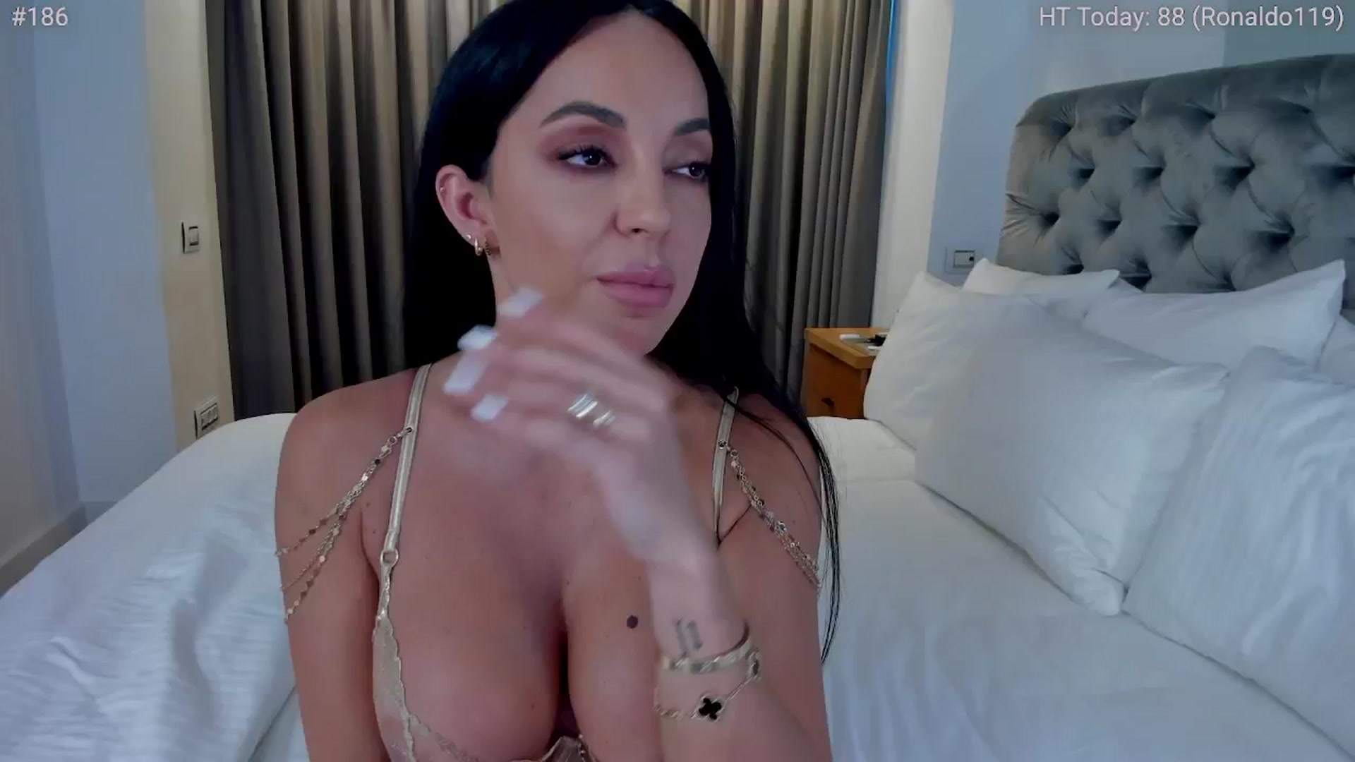 Gallery image thumbnail from girlboss's myfreecams stream on, 10/31/2024, 07:29 image 6 of 20