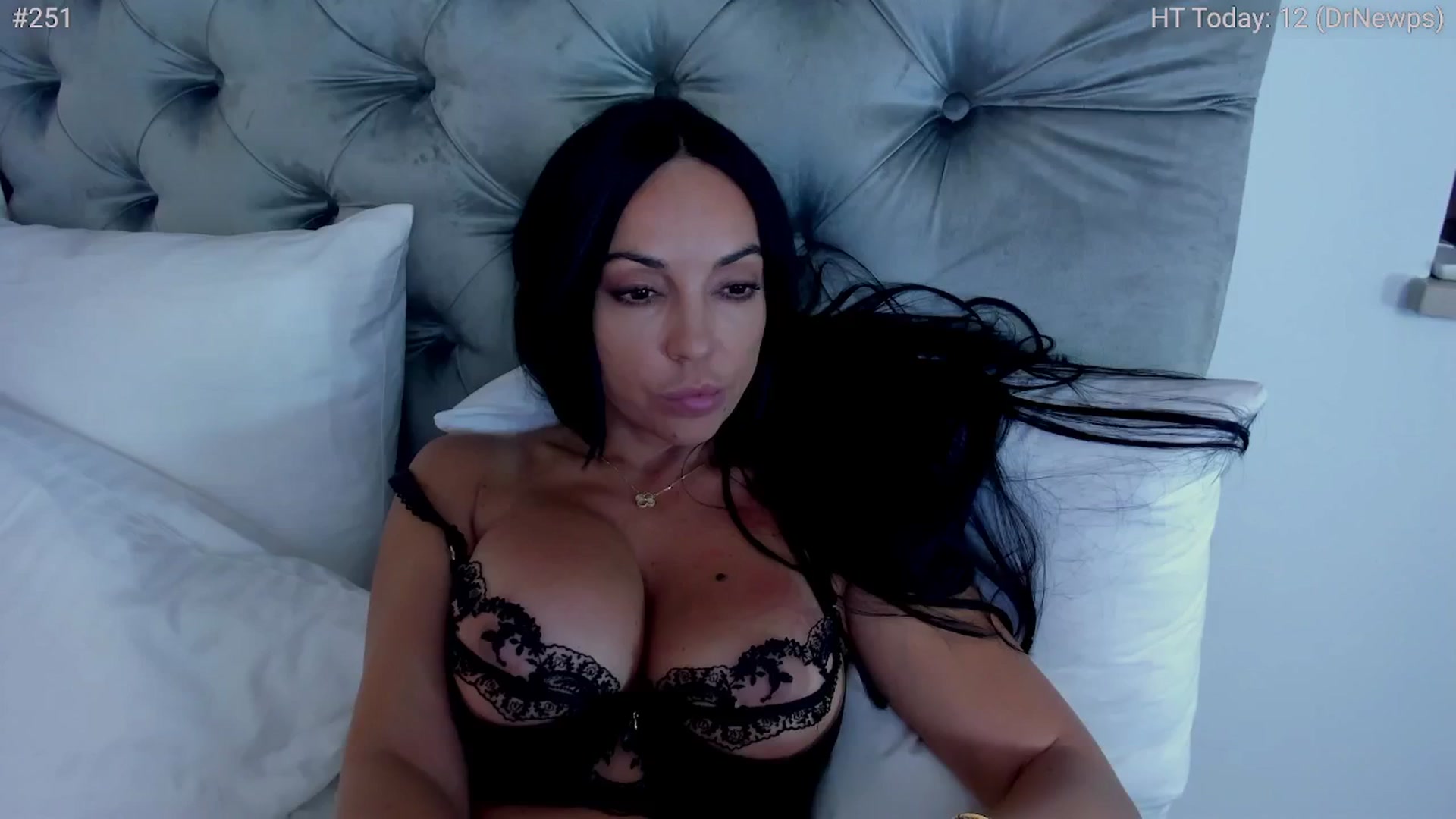 Gallery image thumbnail from girlboss's myfreecams stream on, 11/06/2024, 20:22 image 15 of 20