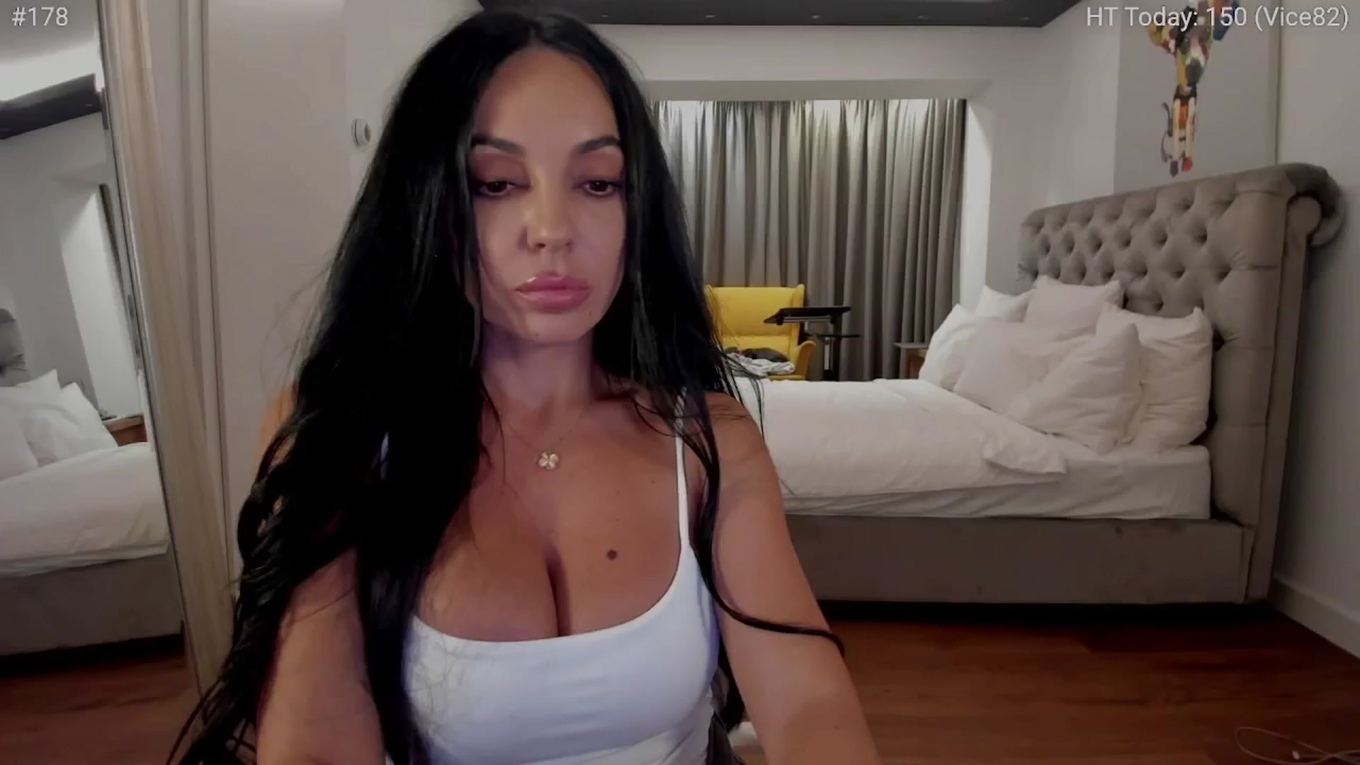 Gallery image thumbnail from girlboss's myfreecams stream on, 11/15/2024, 19:27 image 11 of 20
