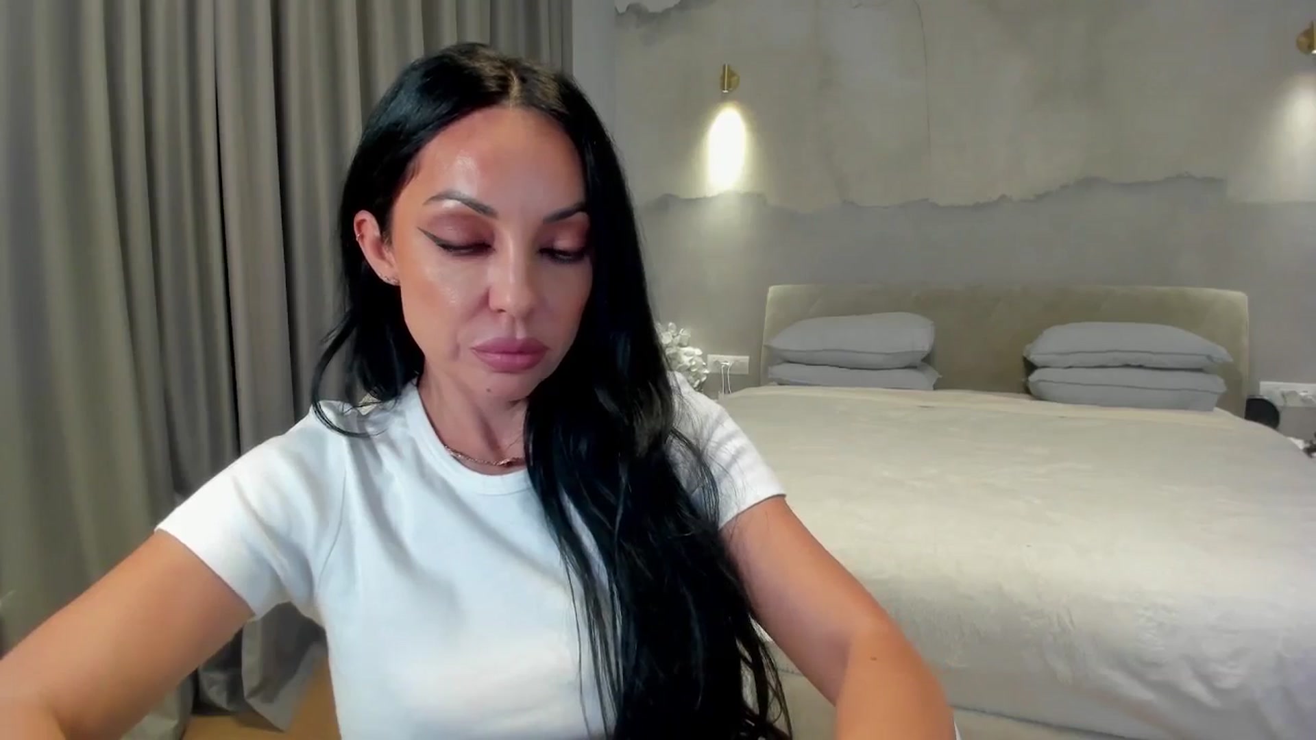 Gallery image thumbnail from girlboss's myfreecams stream on, 01/08/2026, 19:33 image 18 of 20