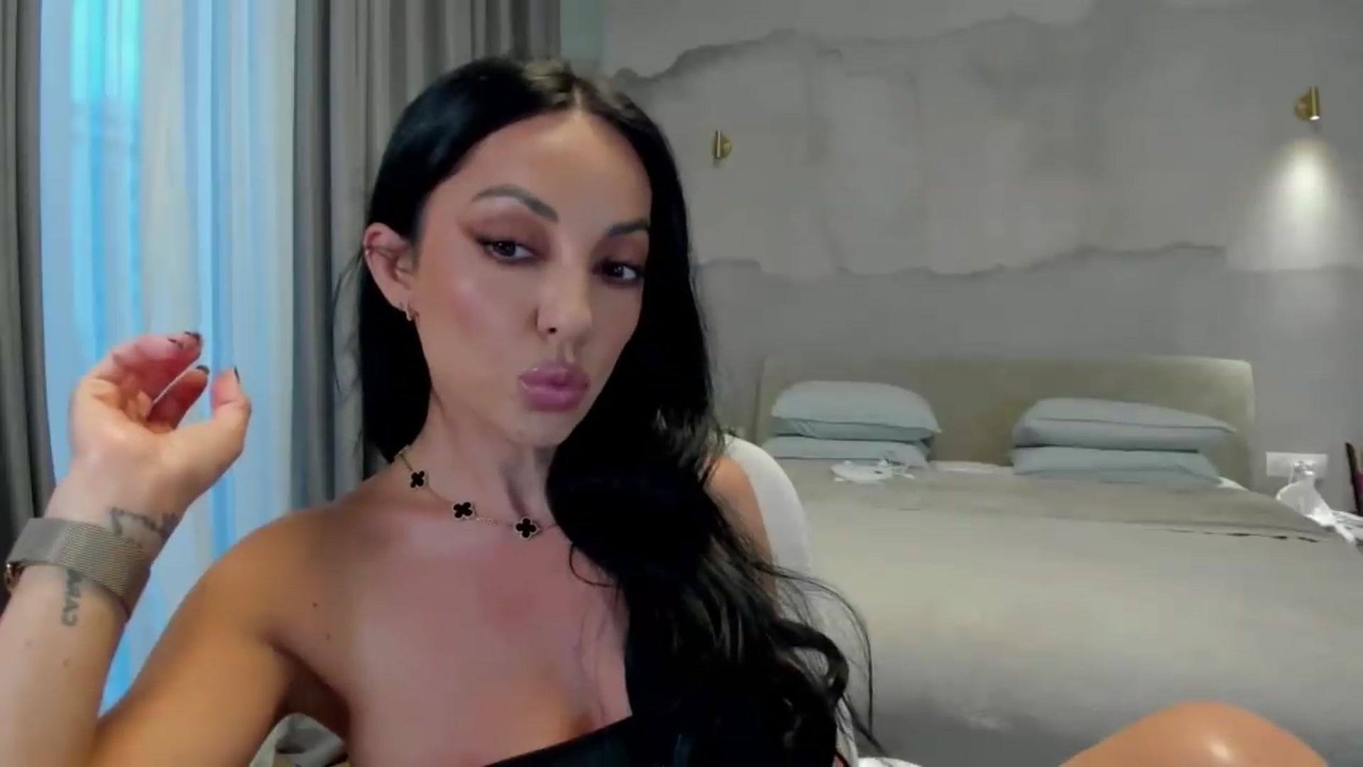 Gallery image thumbnail from girlboss's myfreecams stream on, 05/19/2026, 17:22 image 10 of 20