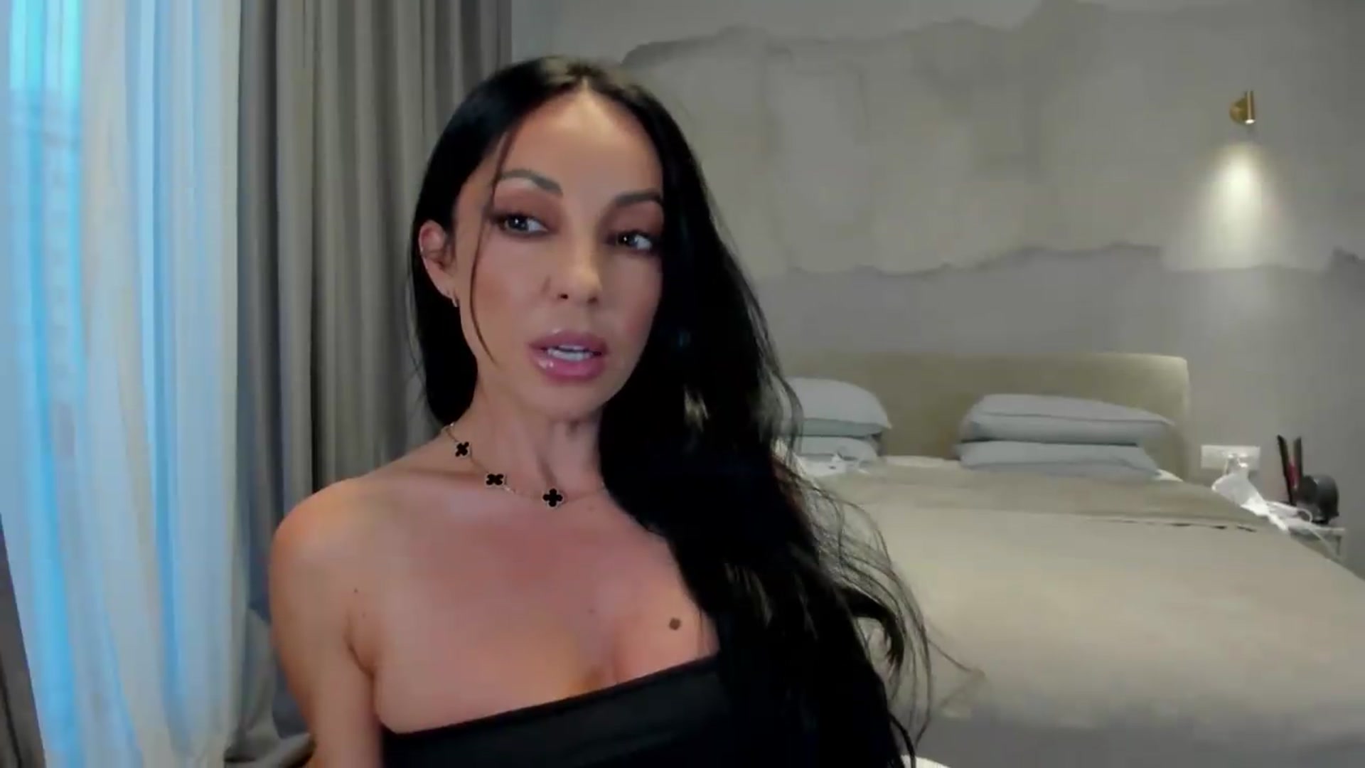 Gallery image thumbnail from girlboss's myfreecams stream on, 05/19/2026, 17:22 image 7 of 20