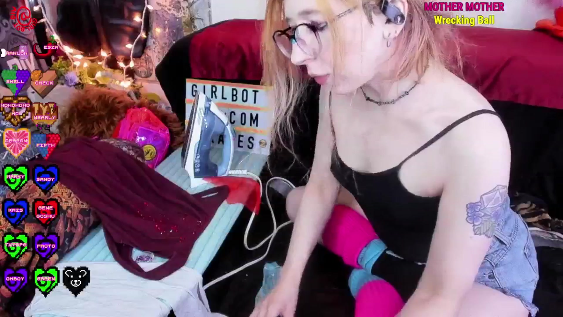 Gallery image thumbnail from girlbotDiv's myfreecams stream on, 12/04/2025, 03:45 image 15 of 20