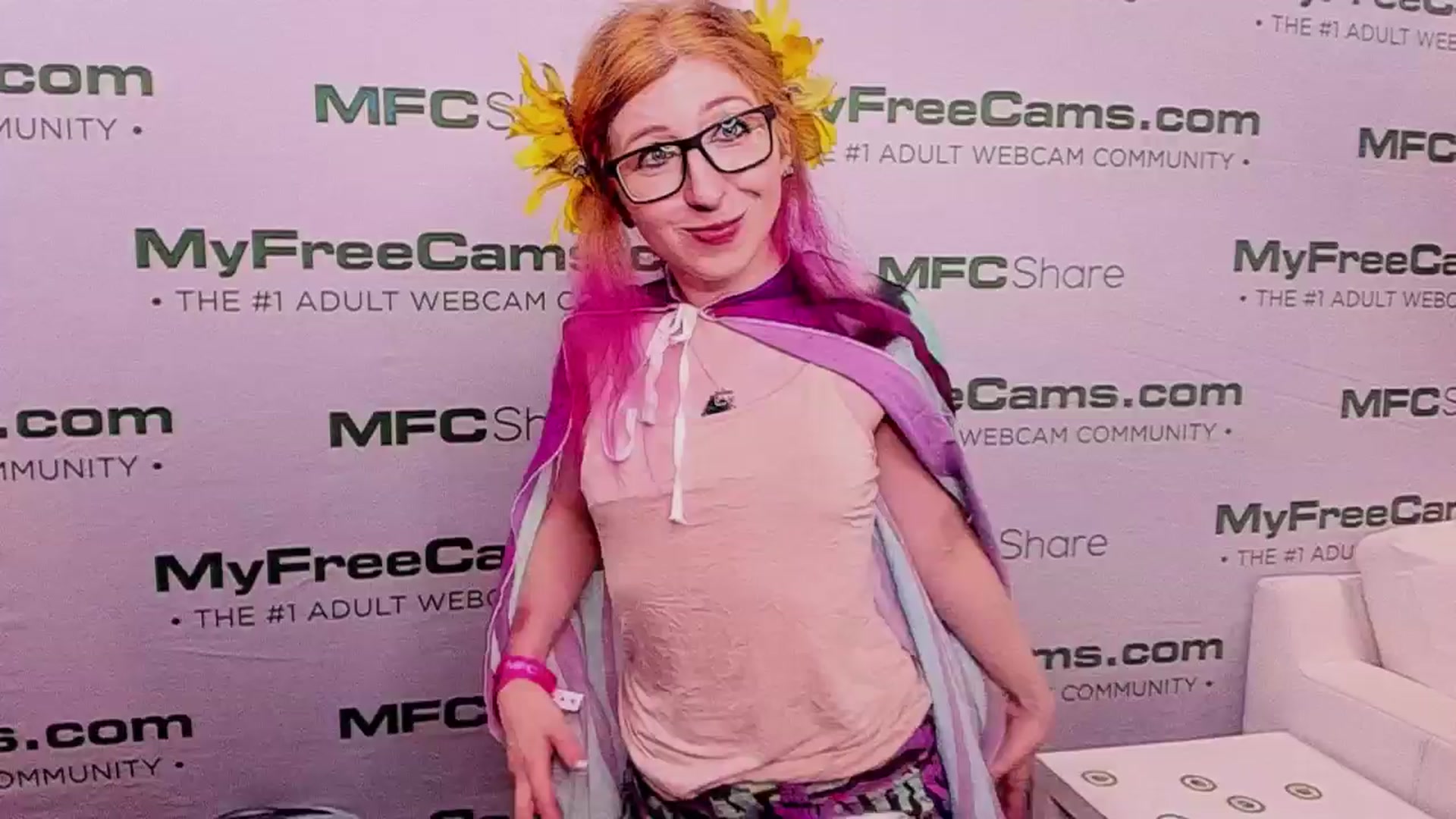 Gallery image thumbnail from girlbotDiv's myfreecams stream on, 01/22/2026, 01:42 image 18 of 20
