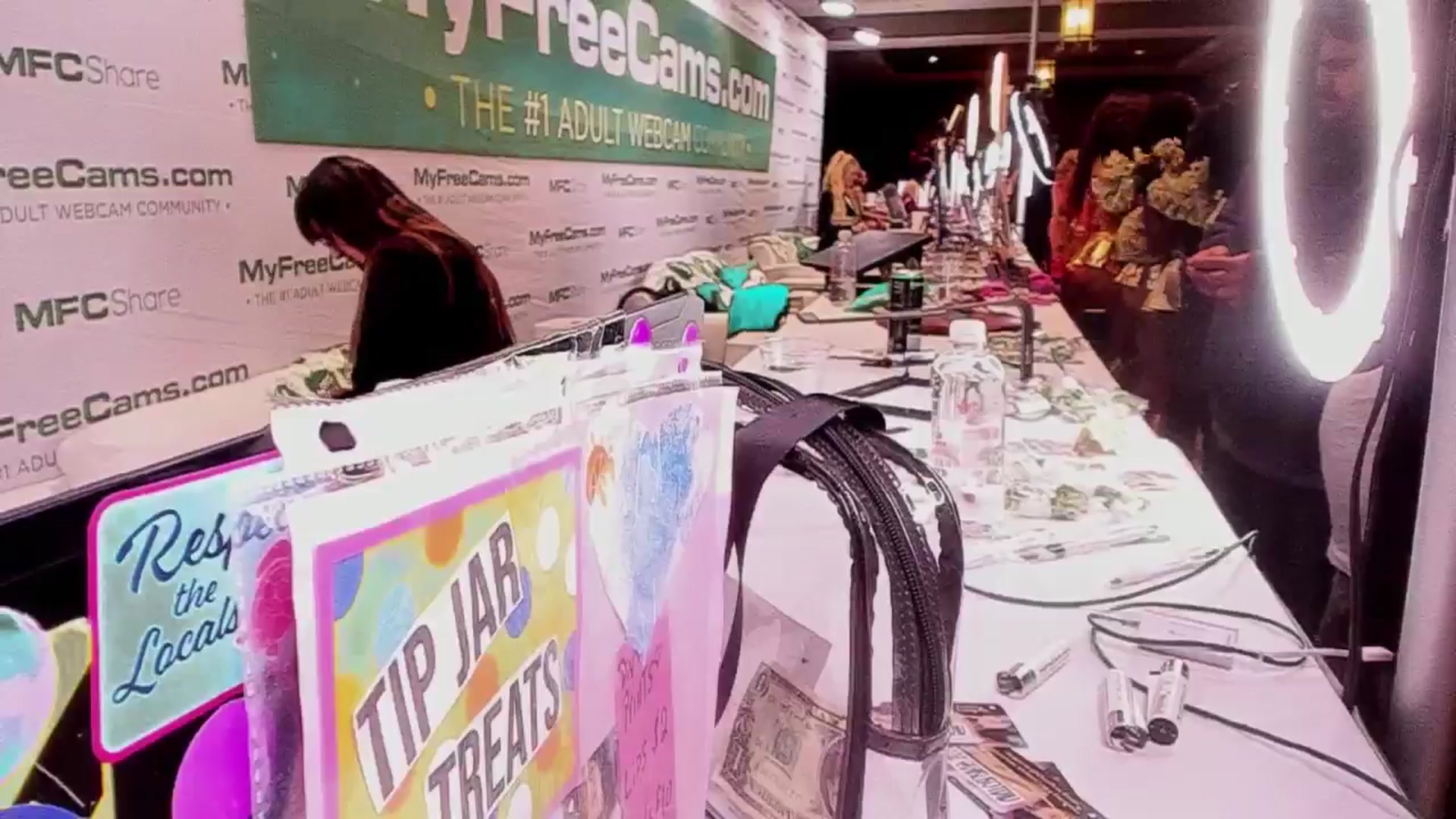Gallery image thumbnail from girlbotDiv's myfreecams stream on, 01/22/2026, 02:29 image 3 of 20