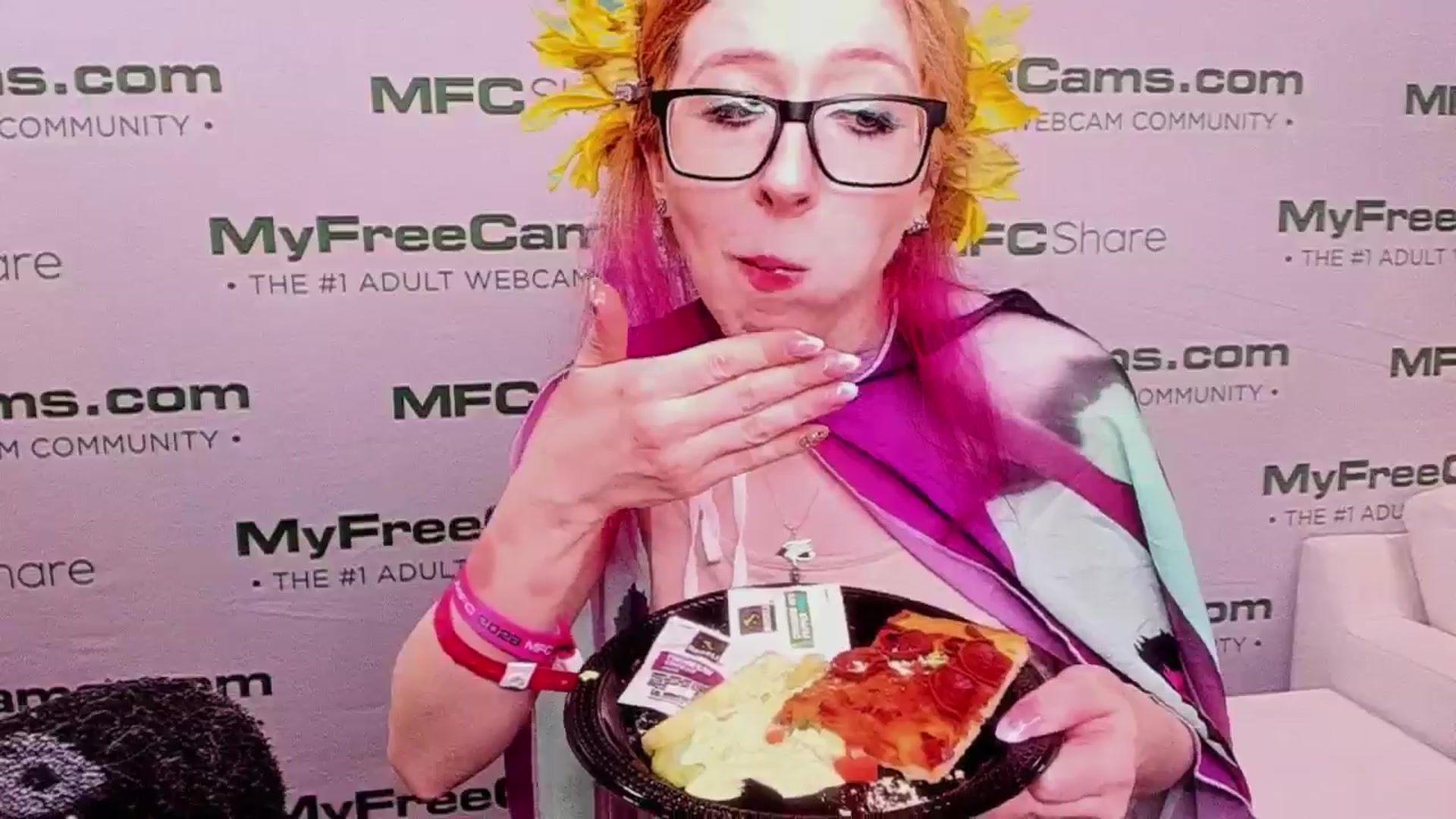Gallery image thumbnail from girlbotDiv's myfreecams stream on, 01/22/2026, 02:29 image 8 of 20