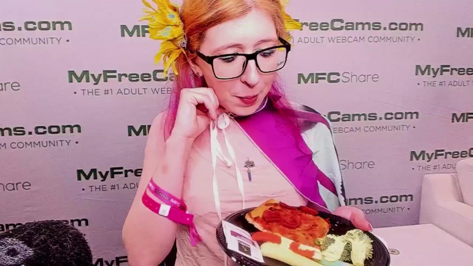 Gallery image thumbnail from girlbotDiv's myfreecams stream on, 01/22/2026, 02:29 image 7 of 20