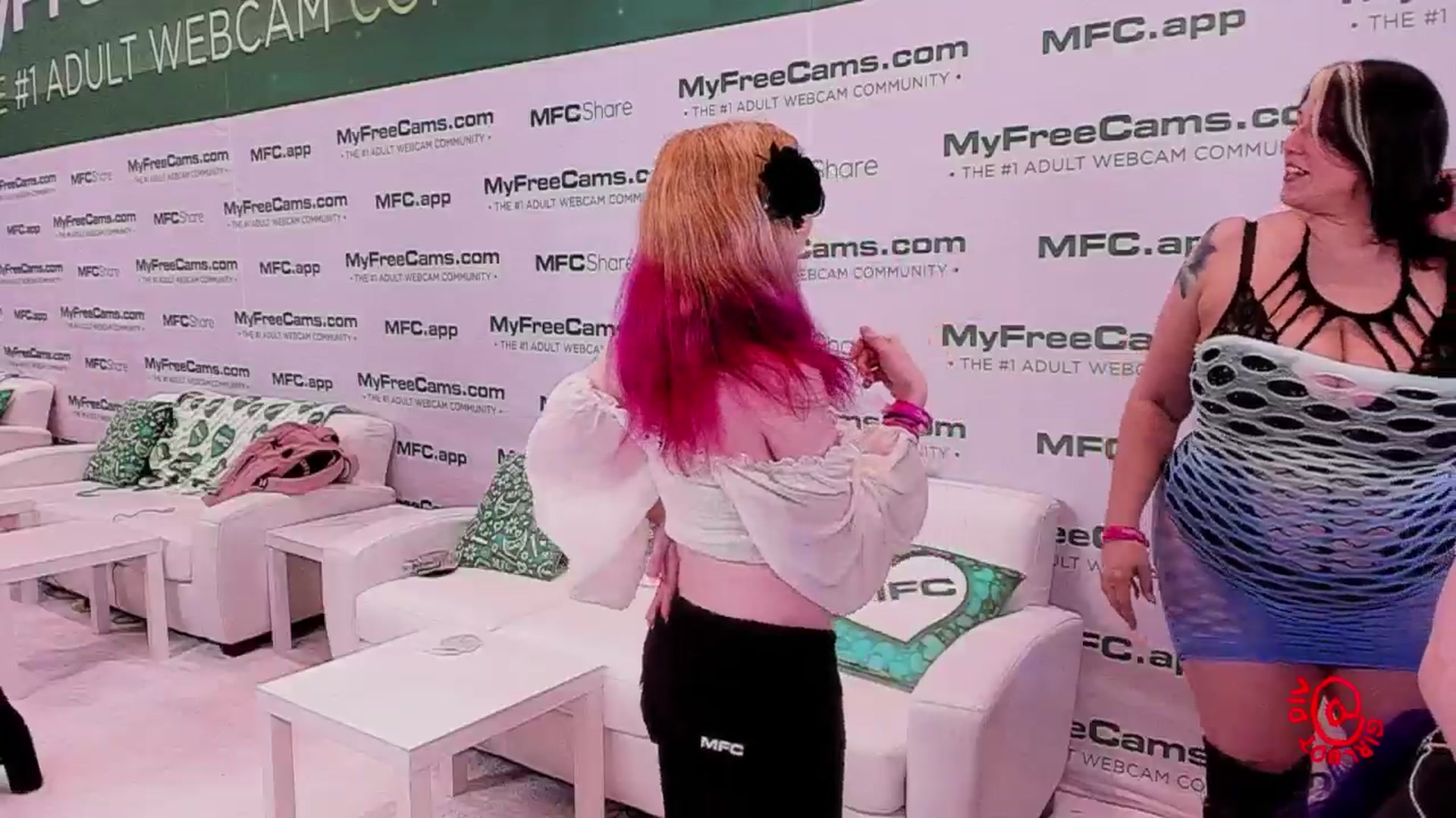 Gallery image thumbnail from girlbotDiv's myfreecams stream on, 01/22/2026, 23:16 image 6 of 20
