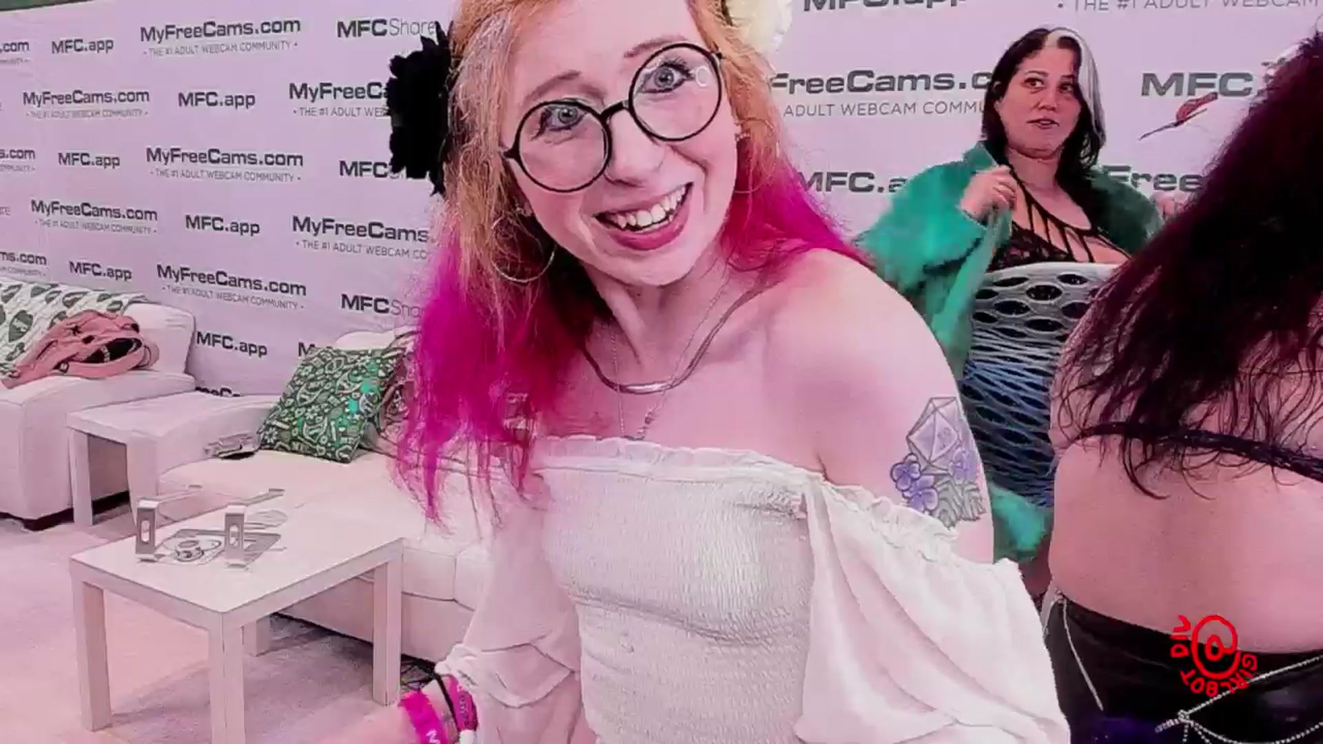 Gallery image thumbnail from girlbotDiv's myfreecams stream on, 01/22/2026, 23:16 image 19 of 20