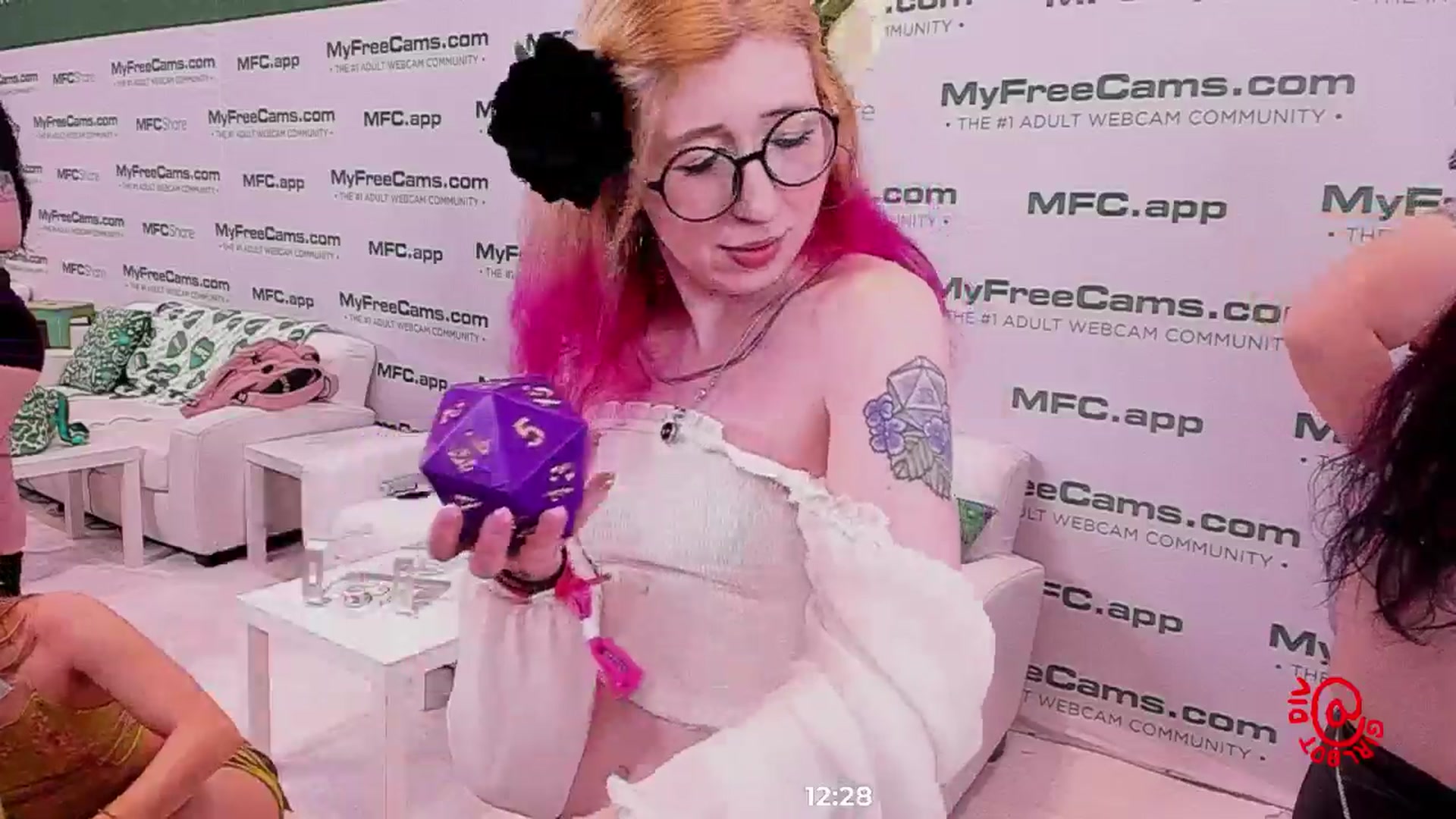 Gallery image thumbnail from girlbotDiv's myfreecams stream on, 01/22/2026, 23:16 image 15 of 20