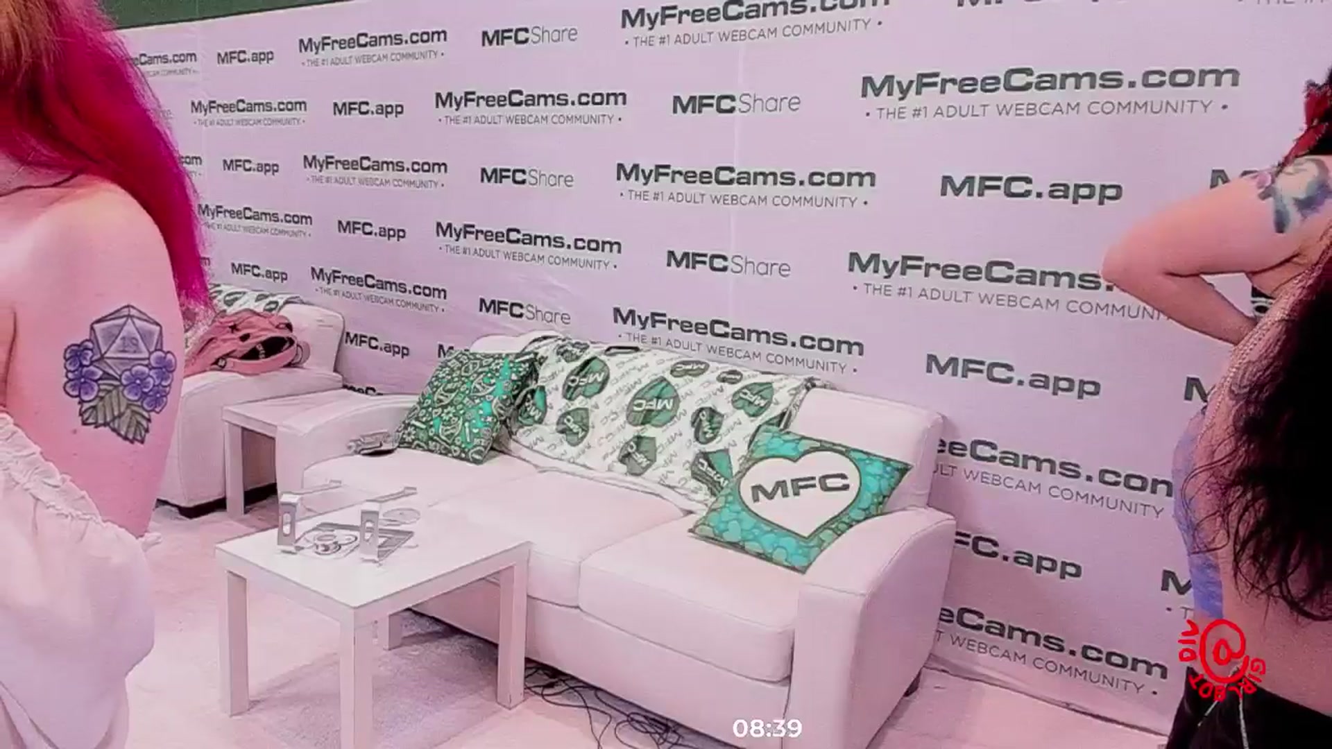 Gallery image thumbnail from girlbotDiv's myfreecams stream on, 01/22/2026, 23:16 image 16 of 20