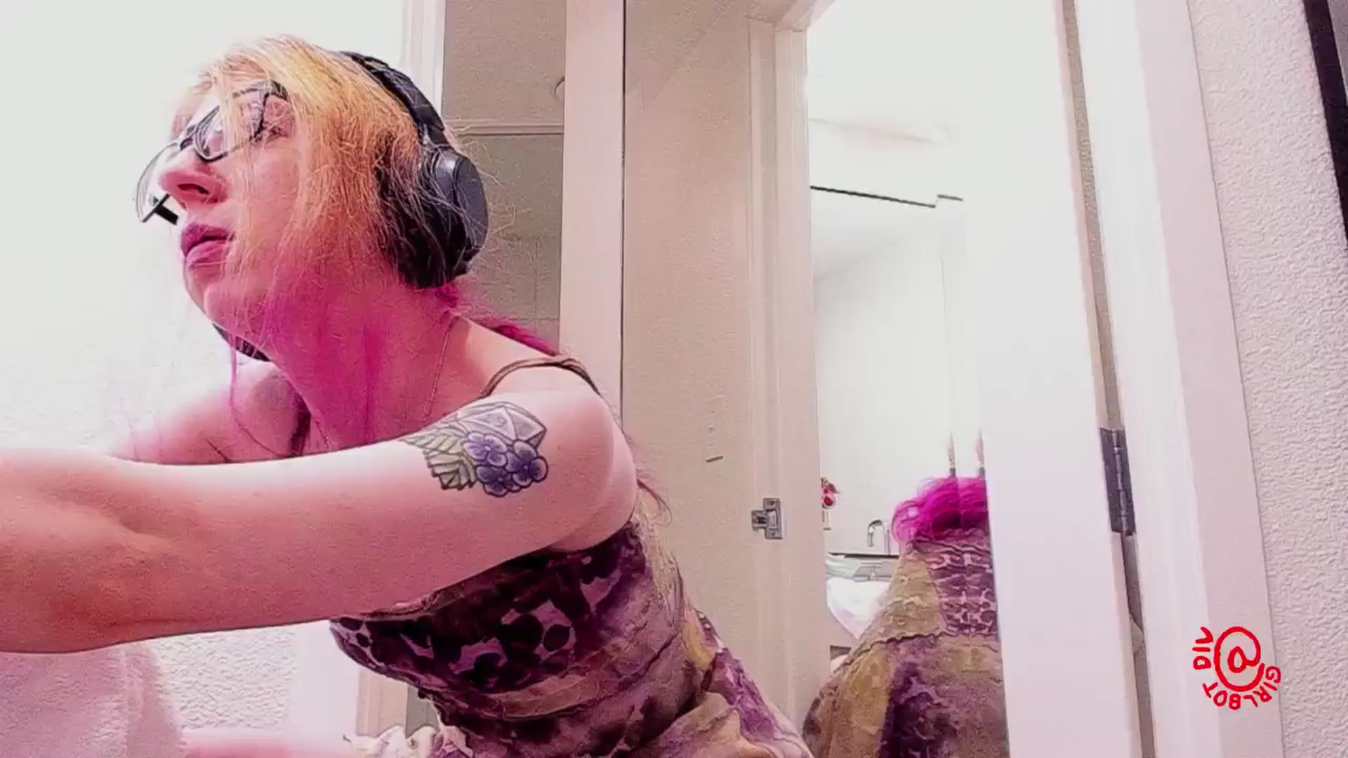 Gallery image thumbnail from girlbotDiv's myfreecams stream on, 01/25/2026, 02:14 image 1 of 20