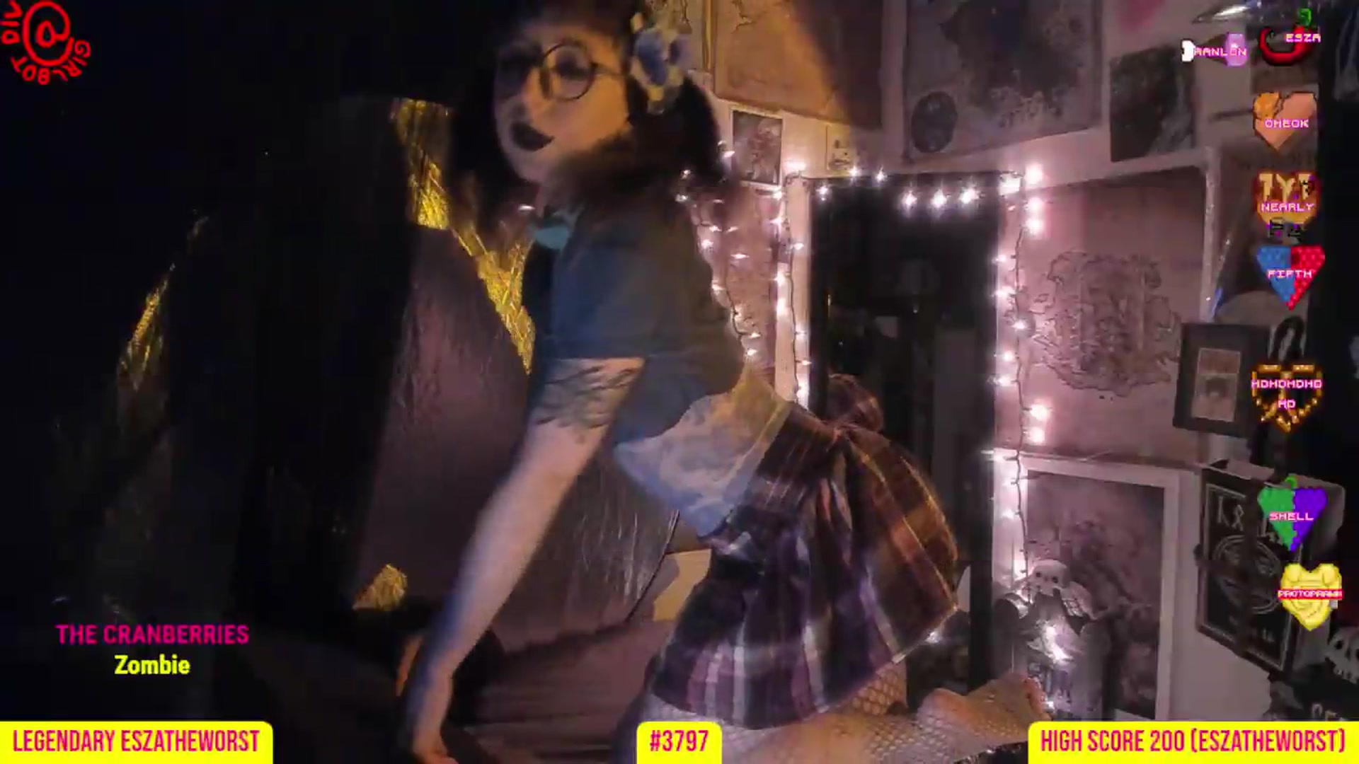 Gallery image thumbnail from girlbotDiv's myfreecams stream on, 07/12/2026, 01:00 image 16 of 20