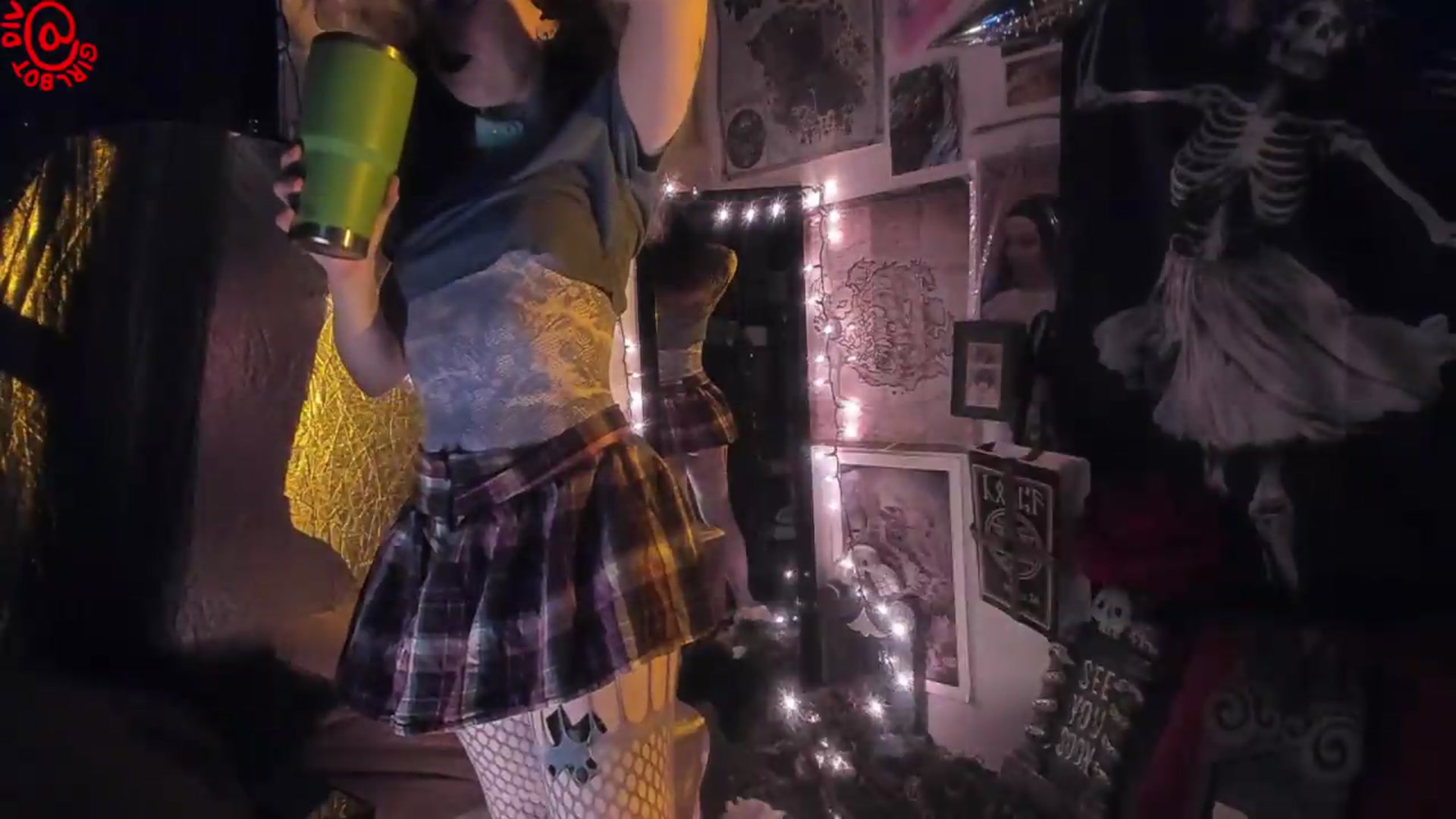 Gallery image thumbnail from girlbotDiv's myfreecams stream on, 07/12/2026, 01:00 image 3 of 20
