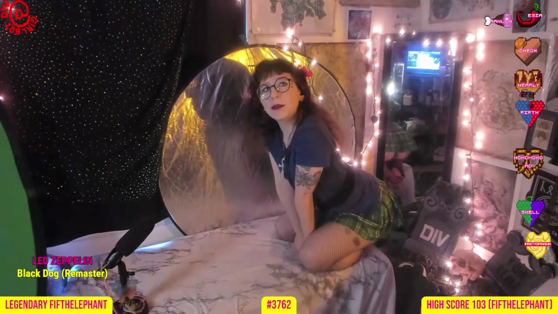 Gallery image thumbnail from girlbotDiv's myfreecams stream on, 08/06/2026, 21:11 image 15 of 20