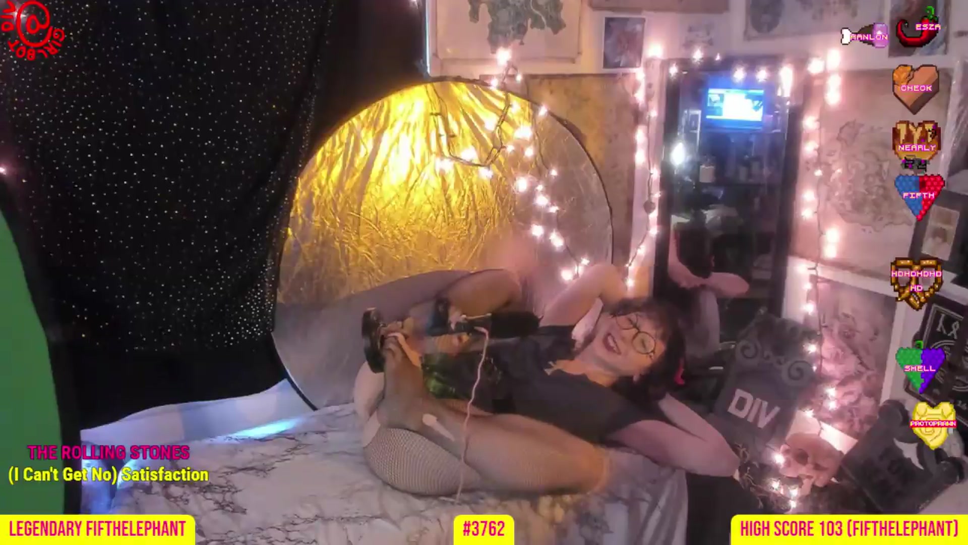 Gallery image thumbnail from girlbotDiv's myfreecams stream on, 08/06/2026, 21:11 image 17 of 20