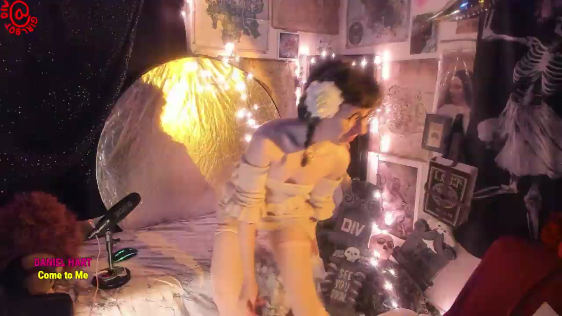 Gallery image thumbnail from girlbotDiv's myfreecams stream on, 08/13/2026, 01:30 image 3 of 20