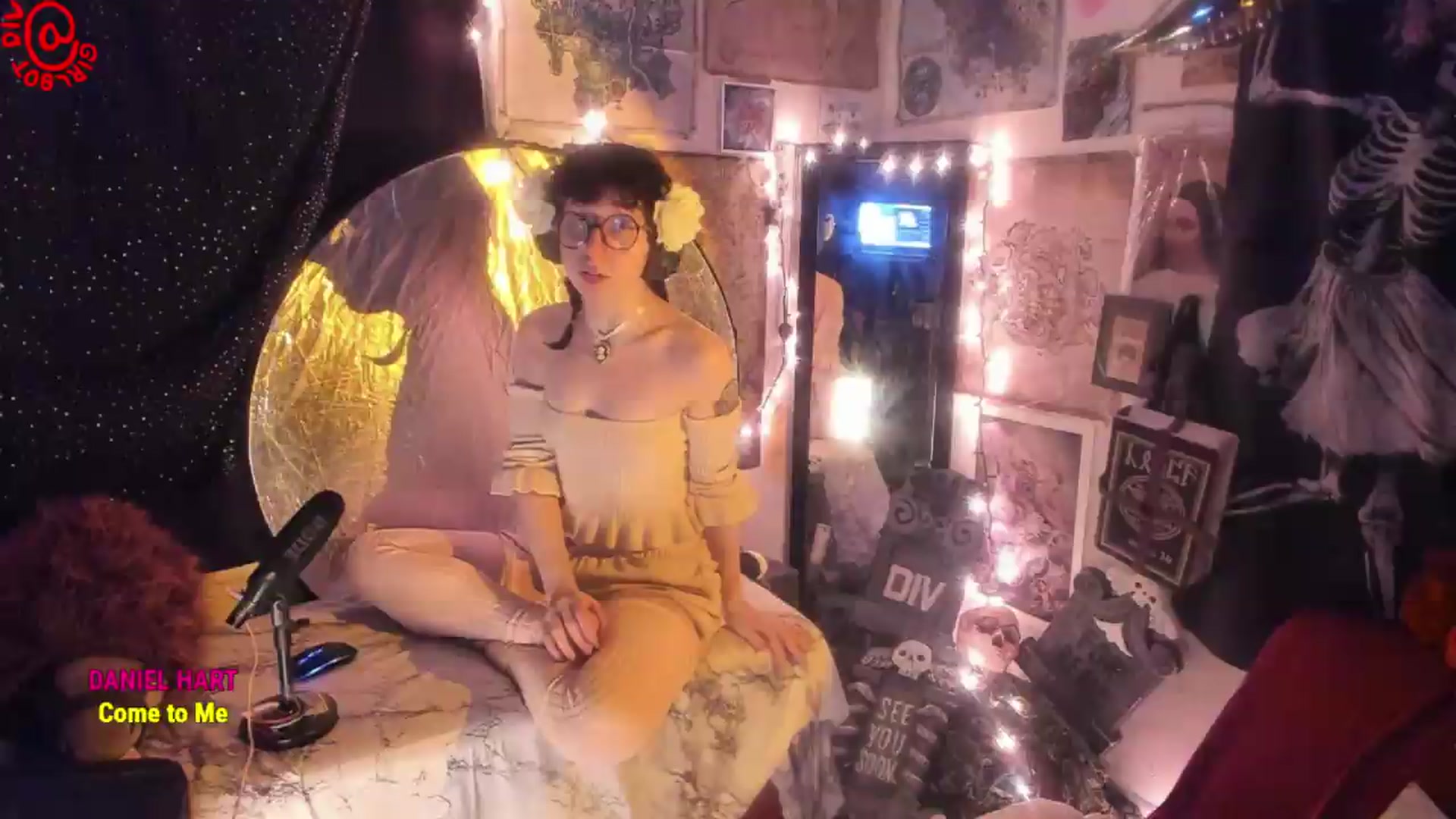 Gallery image thumbnail from girlbotDiv's myfreecams stream on, 08/13/2026, 01:30 image 2 of 20