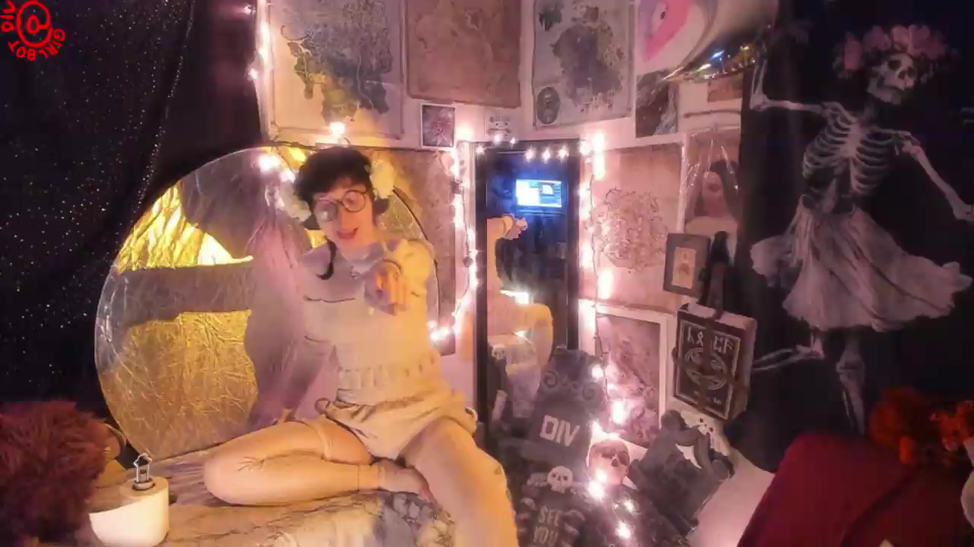 Gallery image thumbnail from girlbotDiv's myfreecams stream on, 08/13/2026, 01:30 image 17 of 20