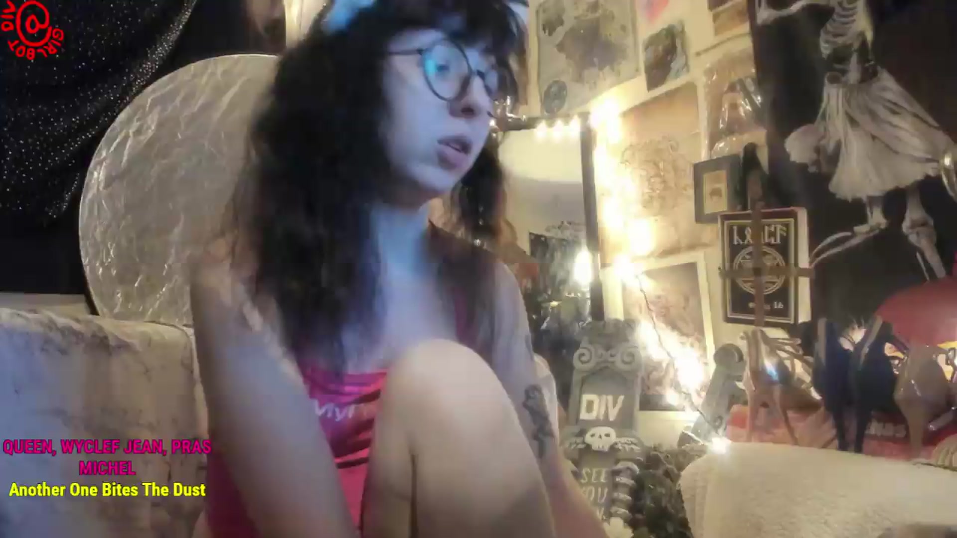 Gallery image thumbnail from girlbotDiv's myfreecams stream on, 08/16/2026, 04:38 image 17 of 20