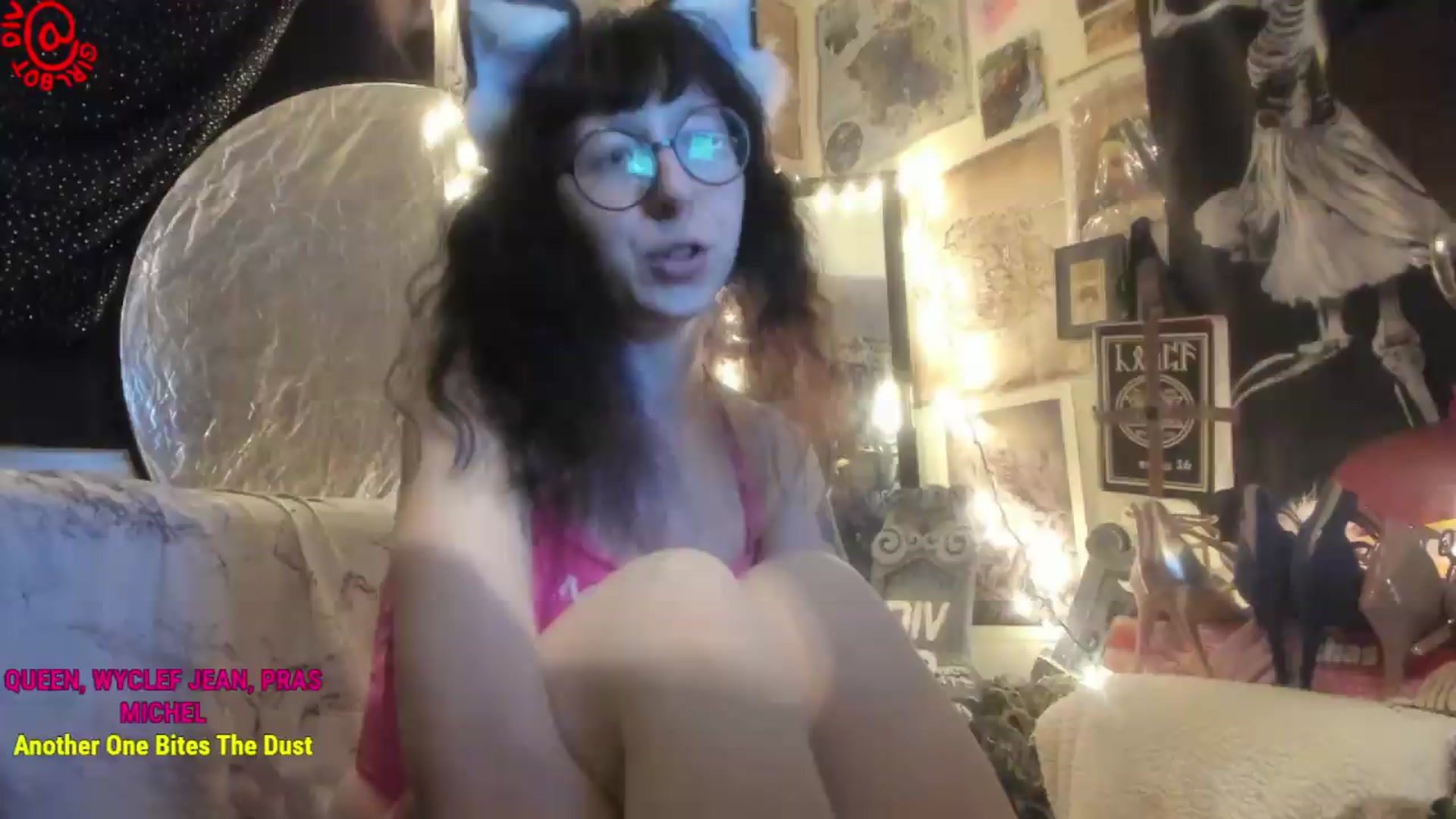 Gallery image thumbnail from girlbotDiv's myfreecams stream on, 08/16/2026, 04:38 image 18 of 20
