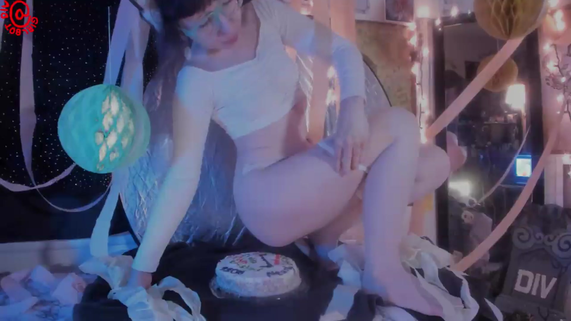 Gallery image thumbnail from girlbotDiv's myfreecams stream on, 08/17/2026, 02:28 image 11 of 20
