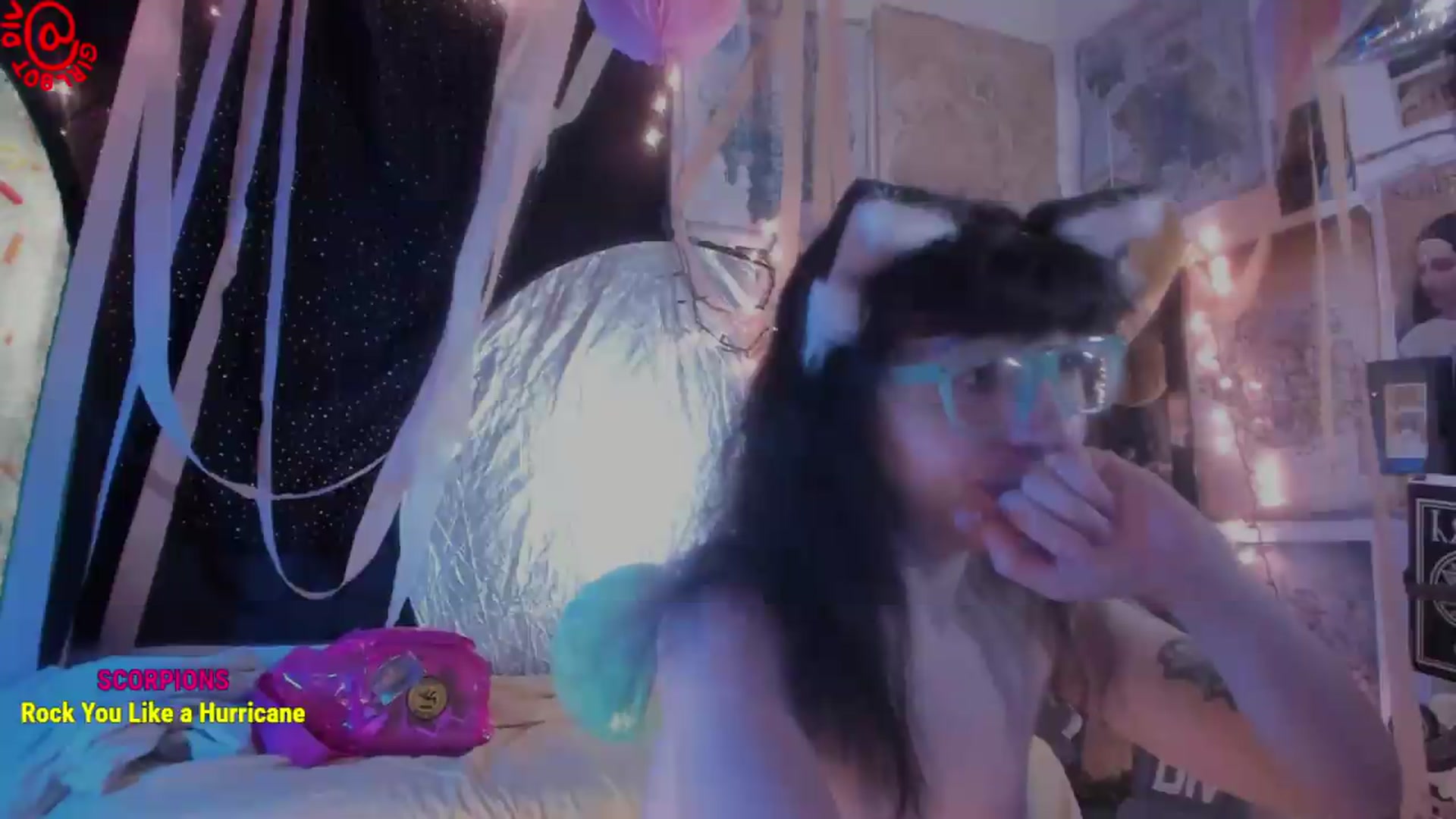 Gallery image thumbnail from girlbotDiv's myfreecams stream on, 08/17/2026, 02:28 image 16 of 20
