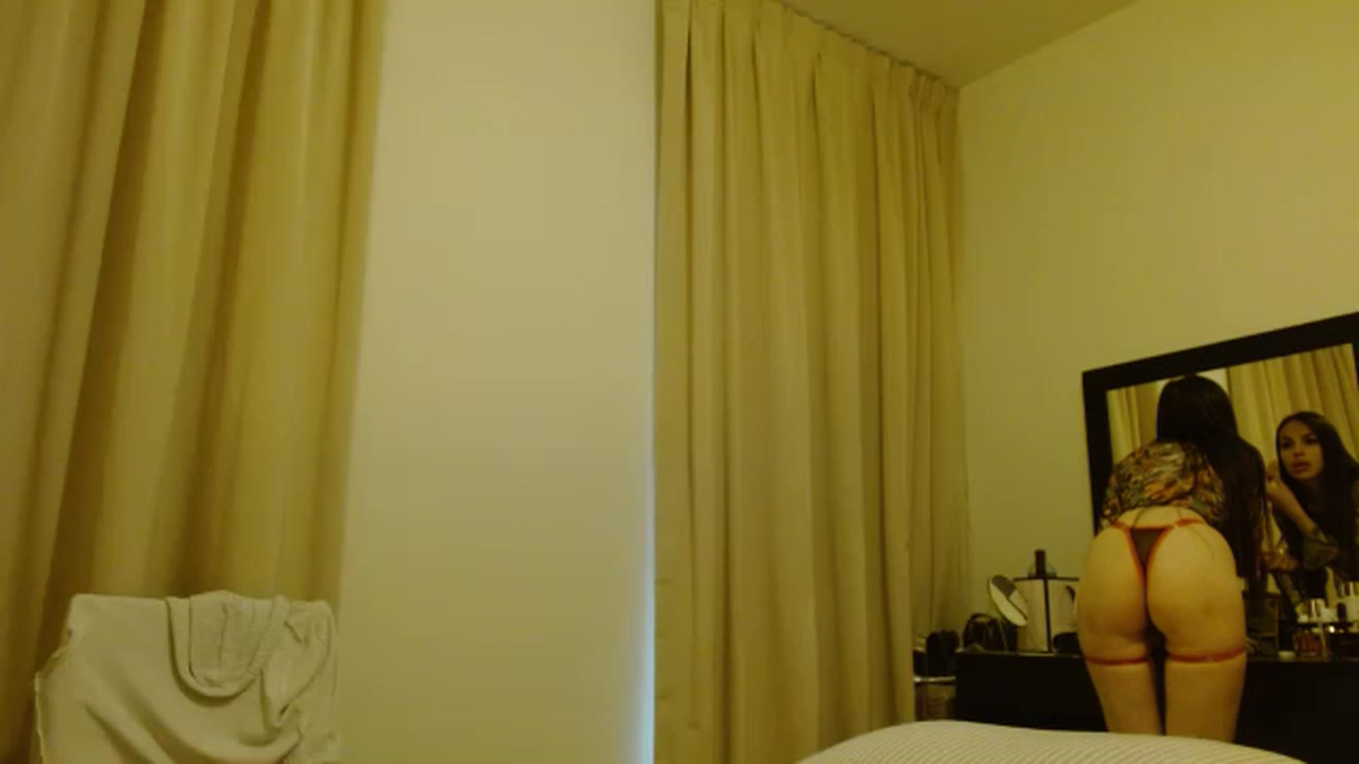 Gallery image thumbnail from girlis_shit's myfreecams stream on, 11/27/2022, 04:49 image 15 of 20