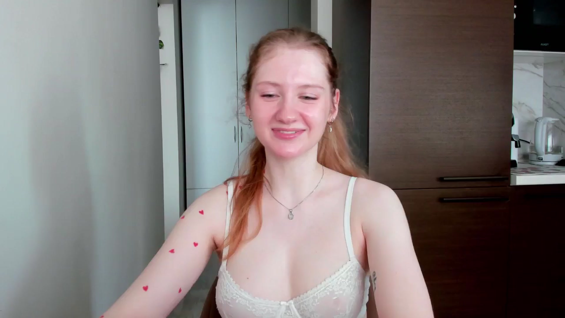 Gallery image thumbnail from girlyAlicey's myfreecams stream on, 06/30/2024, 02:31 image 6 of 20
