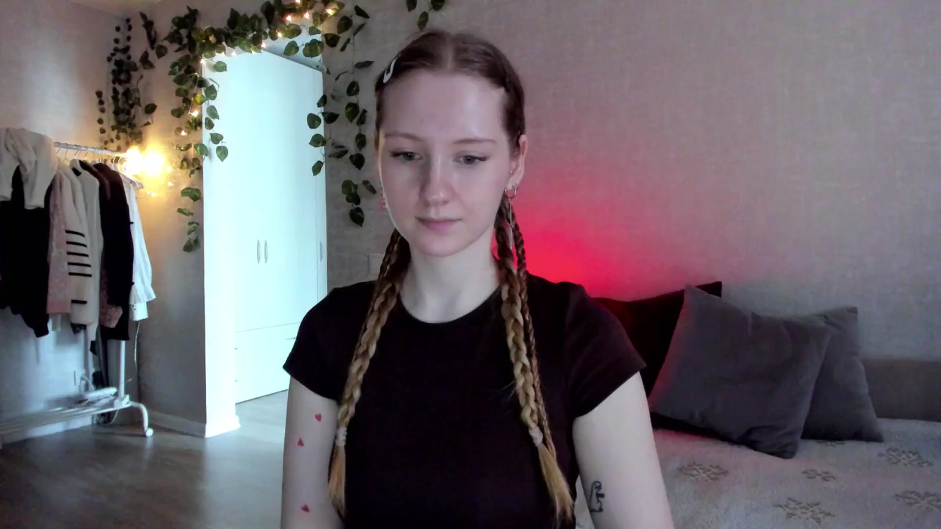 Gallery image thumbnail from girlyAlicey's myfreecams stream on, 11/14/2024, 05:08 image 14 of 20