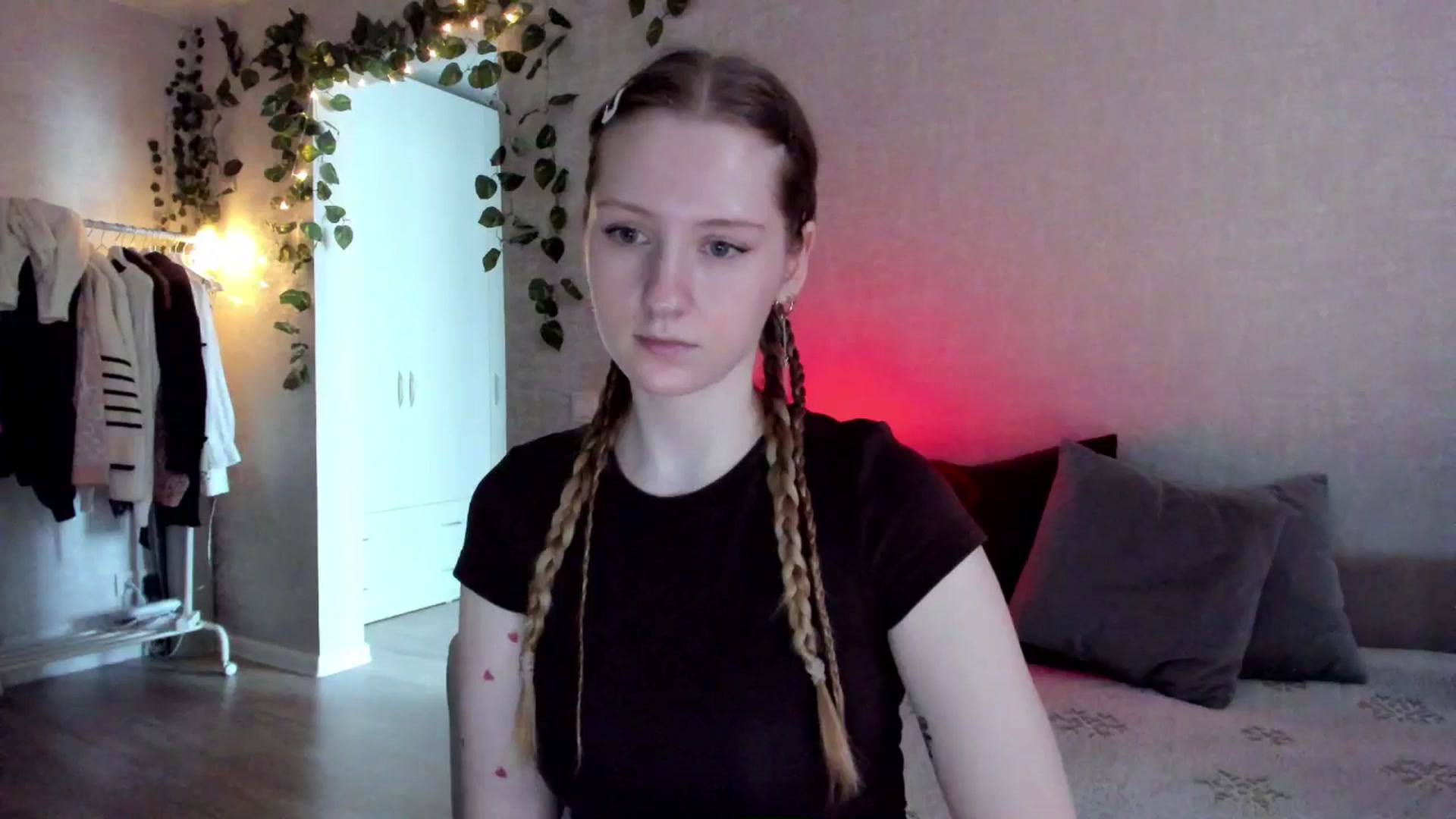 Gallery image thumbnail from girlyAlicey's myfreecams stream on, 11/14/2024, 05:08 image 7 of 20