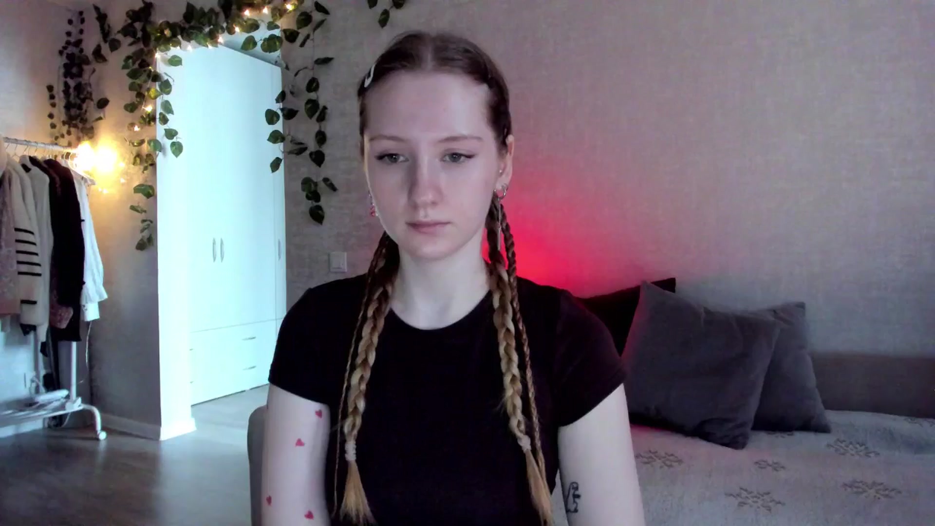 Gallery image thumbnail from girlyAlicey's myfreecams stream on, 11/14/2024, 05:08 image 1 of 20