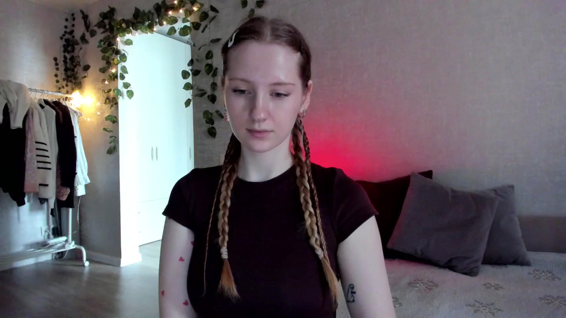 Gallery image thumbnail from girlyAlicey's myfreecams stream on, 11/14/2024, 05:08 image 20 of 20