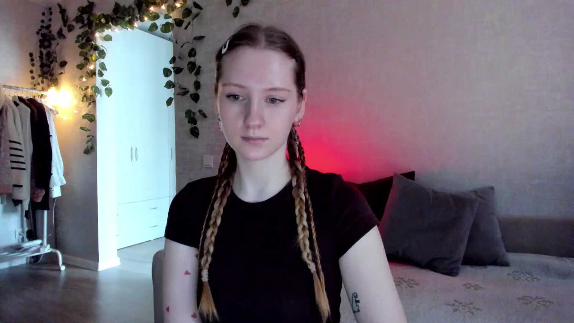 Gallery image thumbnail from girlyAlicey's myfreecams stream on, 11/14/2024, 05:08 image 3 of 20